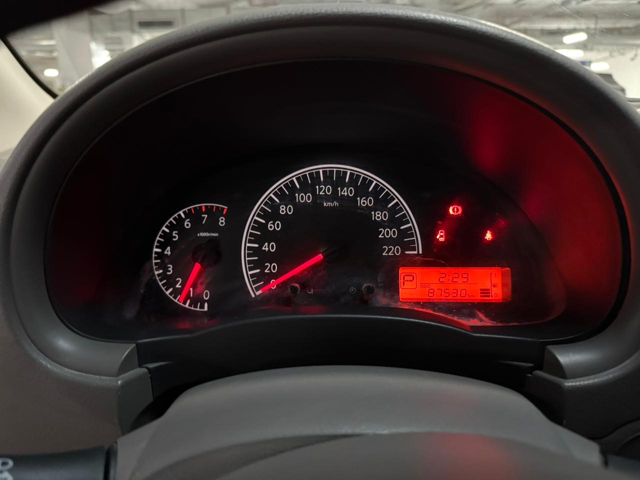 Bianca Nissan Sunny SV 2022