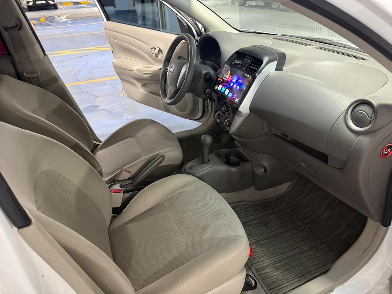 Bianca Nissan Sunny SV 2022