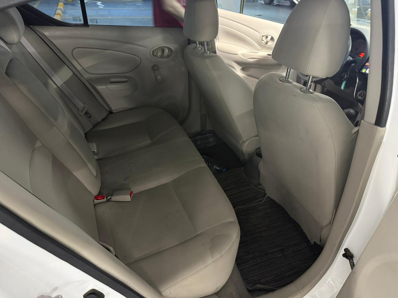 Blanc Nissan Sunny SV 2022
