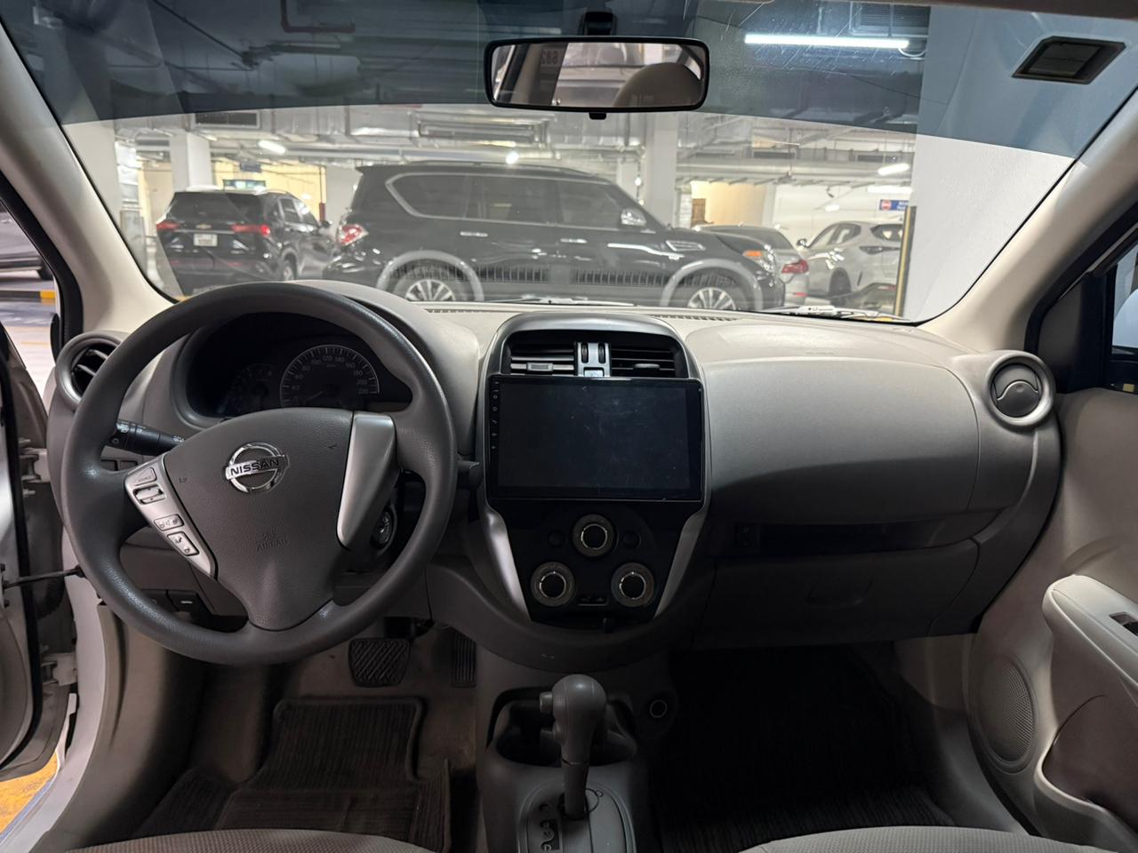 Blanc Nissan Sunny SV 2022