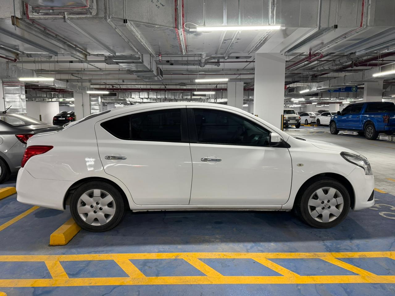 Bianca Nissan Sunny SV 2022