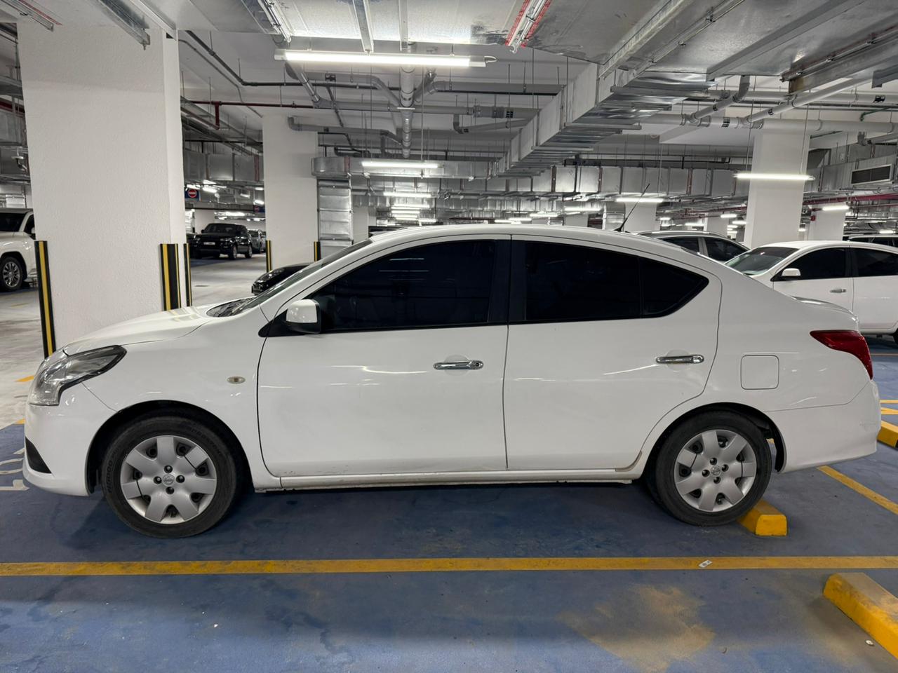 Blanc Nissan Sunny SV 2022