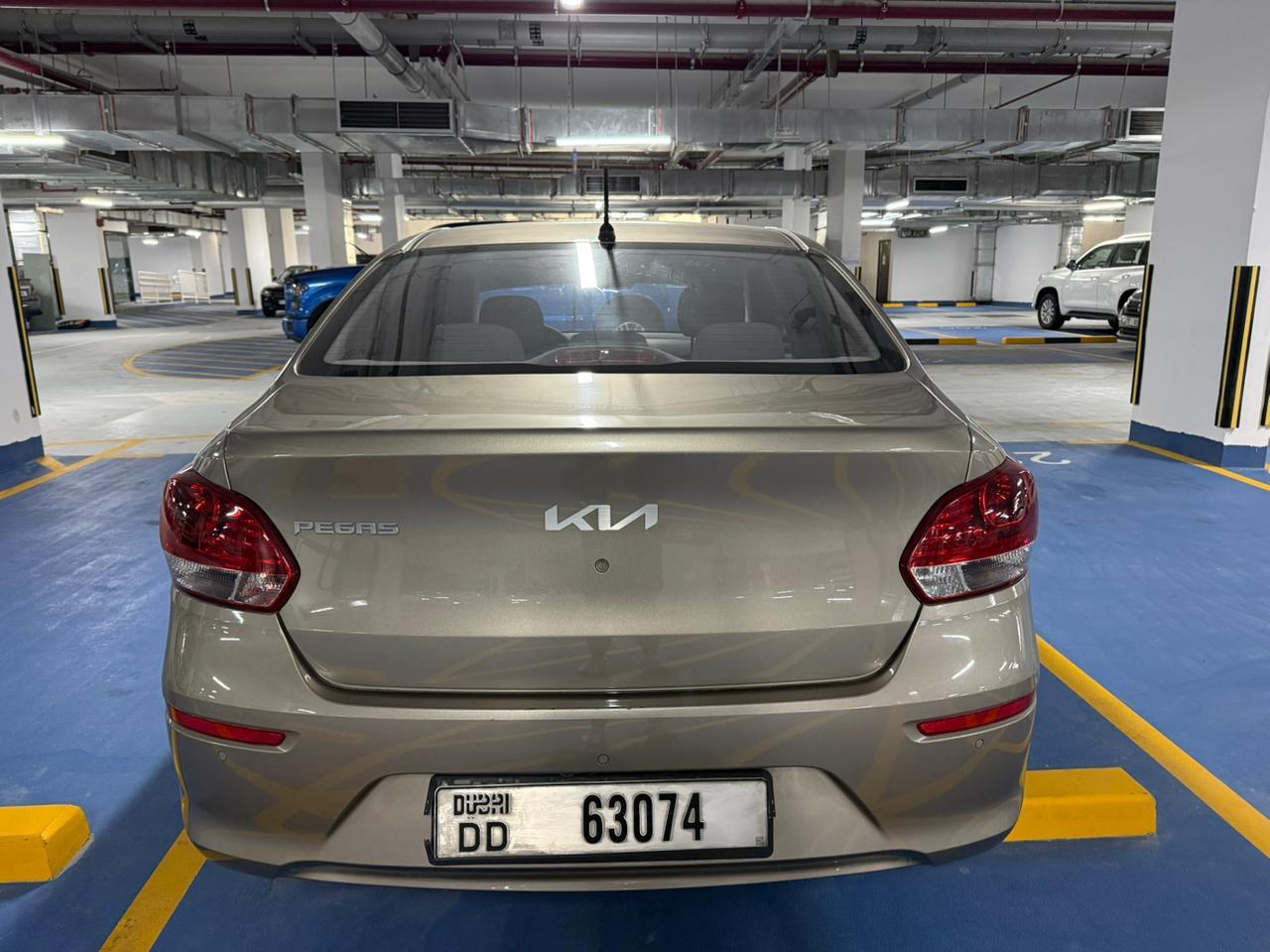 Bej Kia Pegas 2023