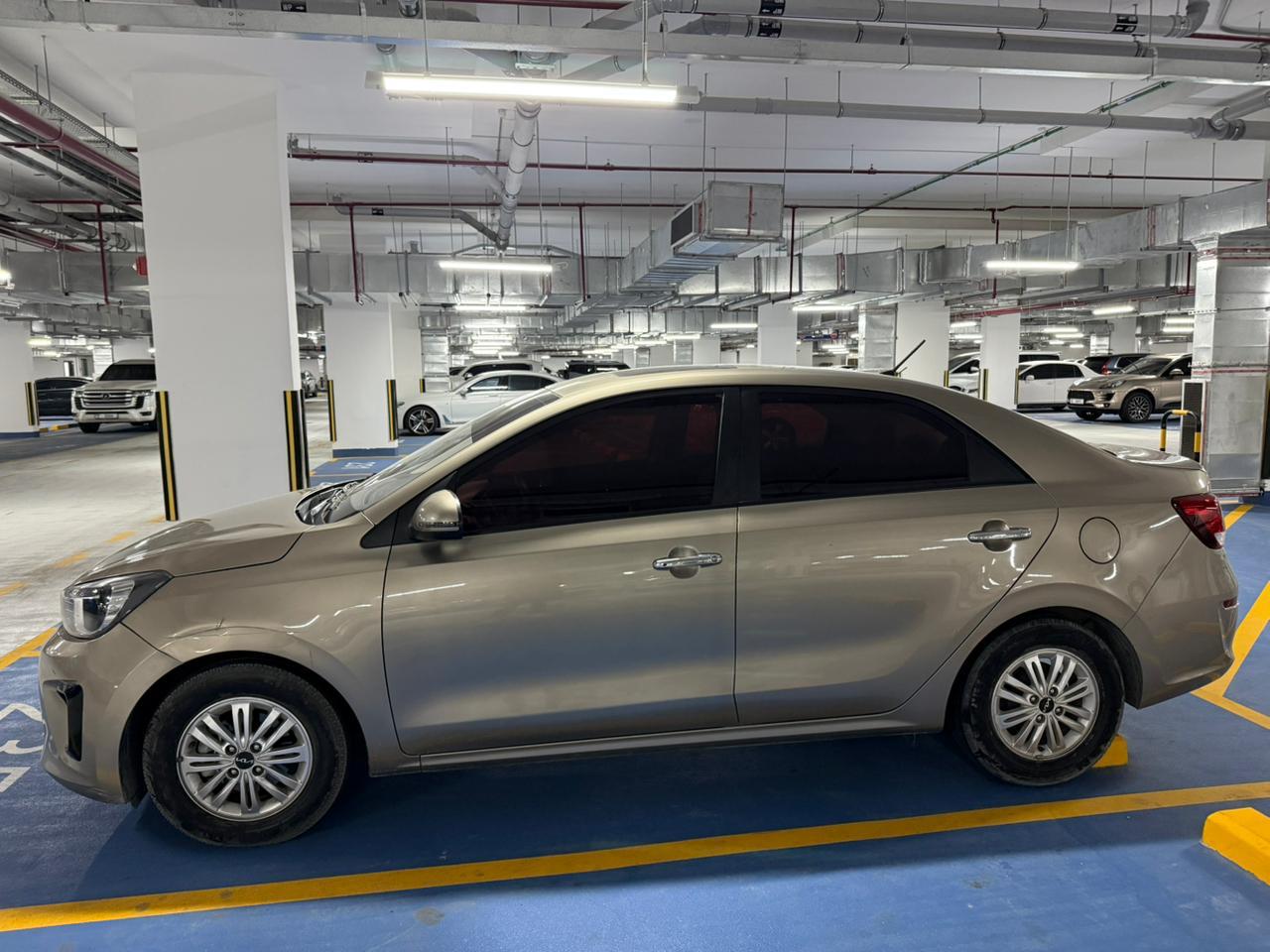 Bej Kia Pegas 2023