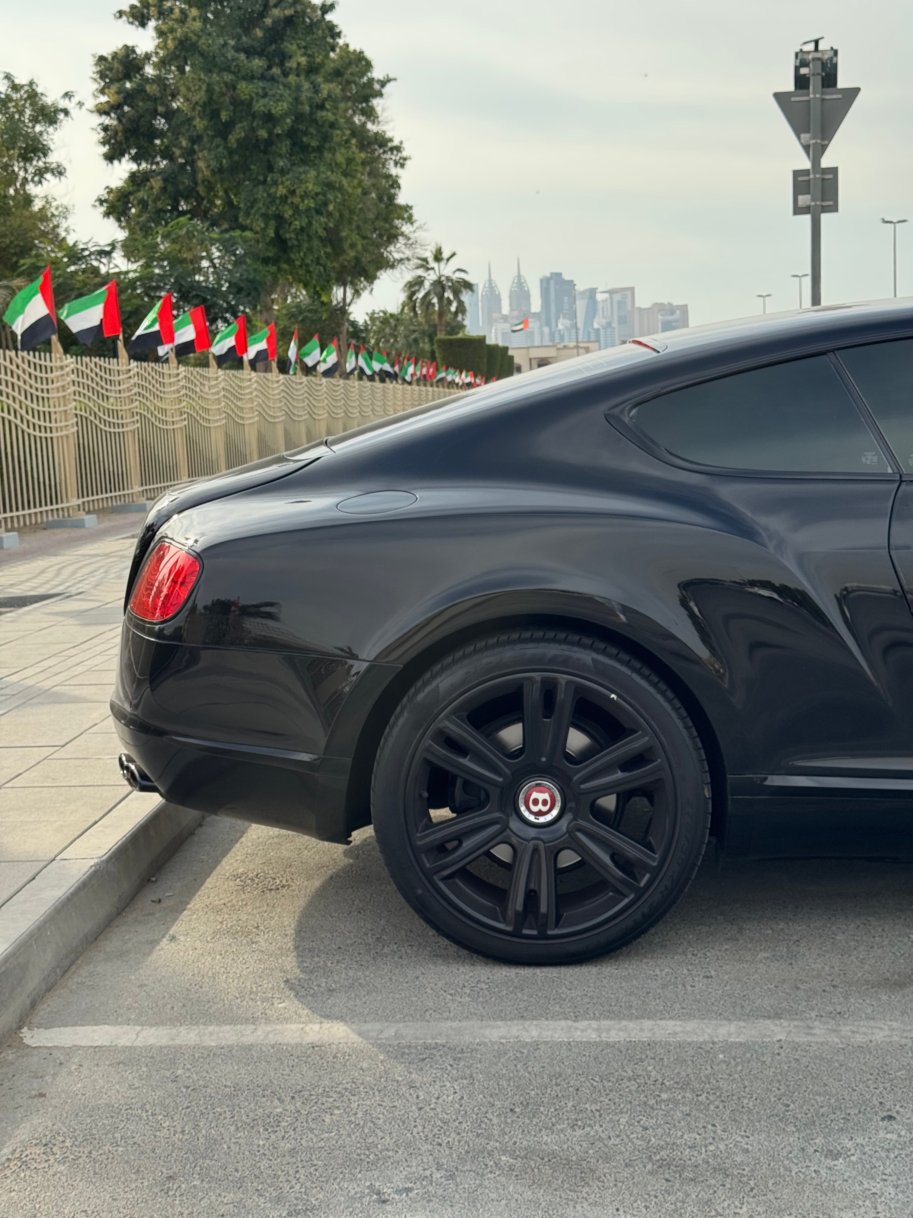 Черный Bentley Continental GT V8 2014 год