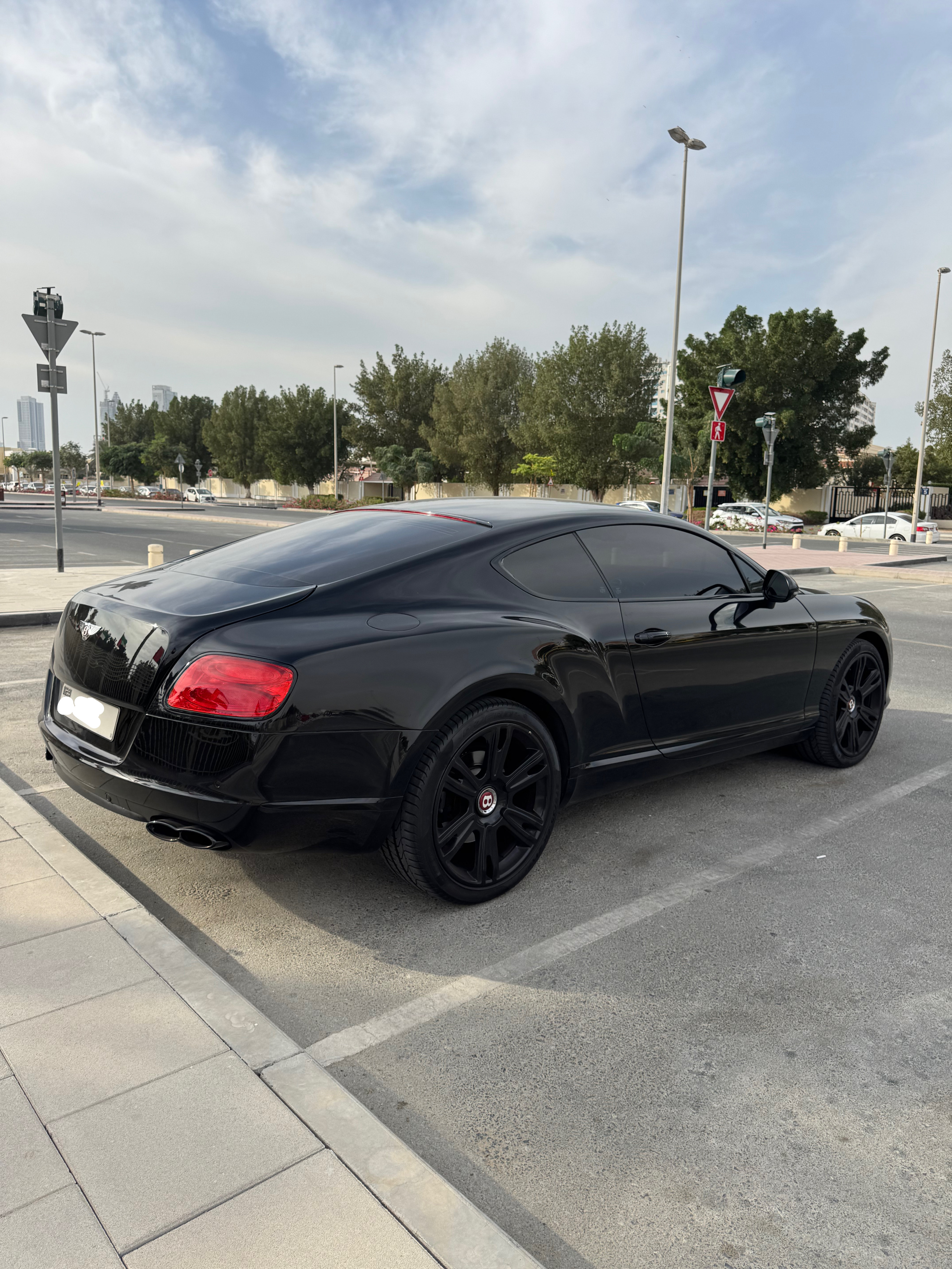 Черный Bentley Continental GT V8 2014 год