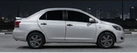Silver Toyota Yaris Basic 2011