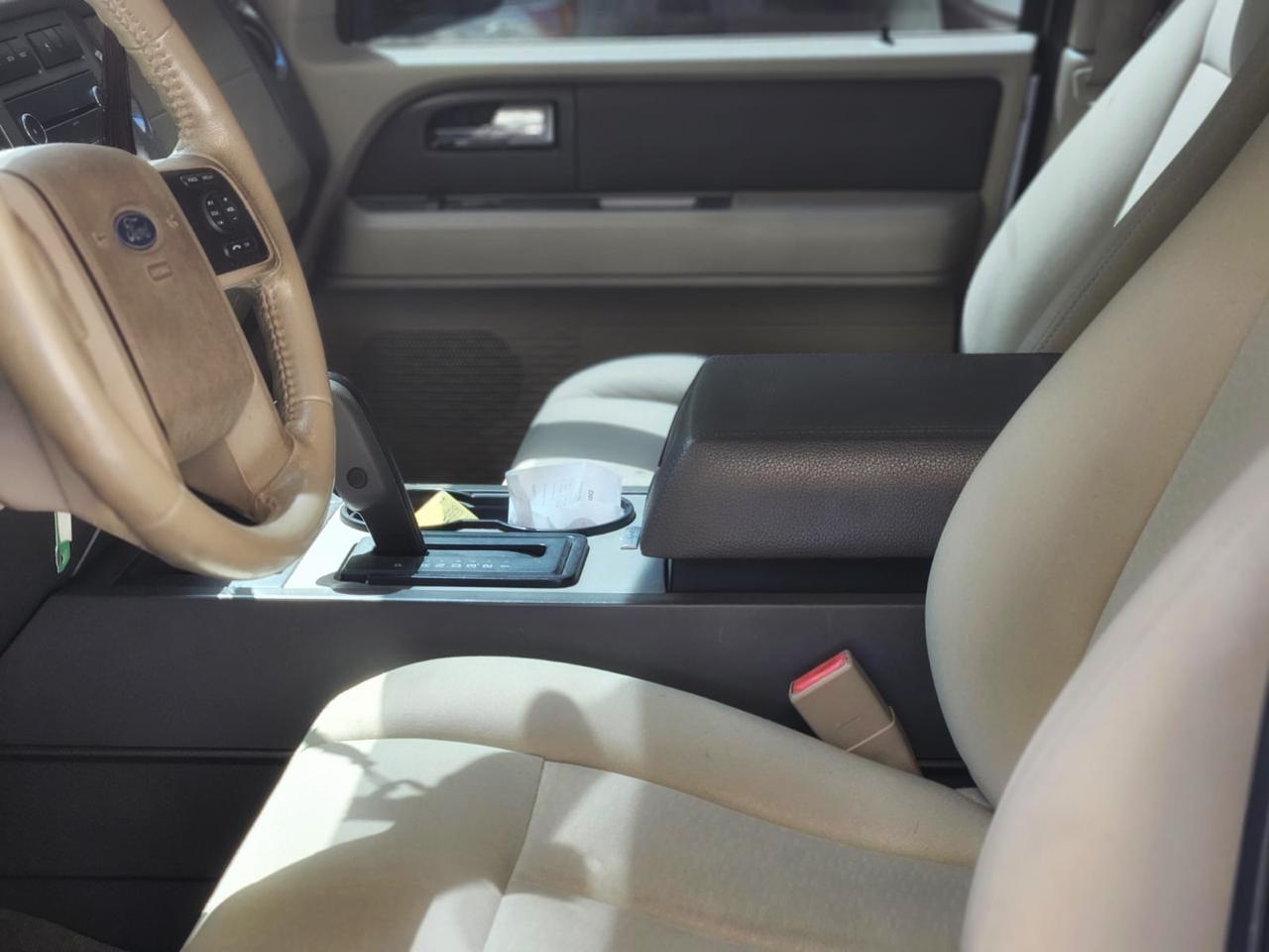 Gümüş Ford Expedition XLT 2011