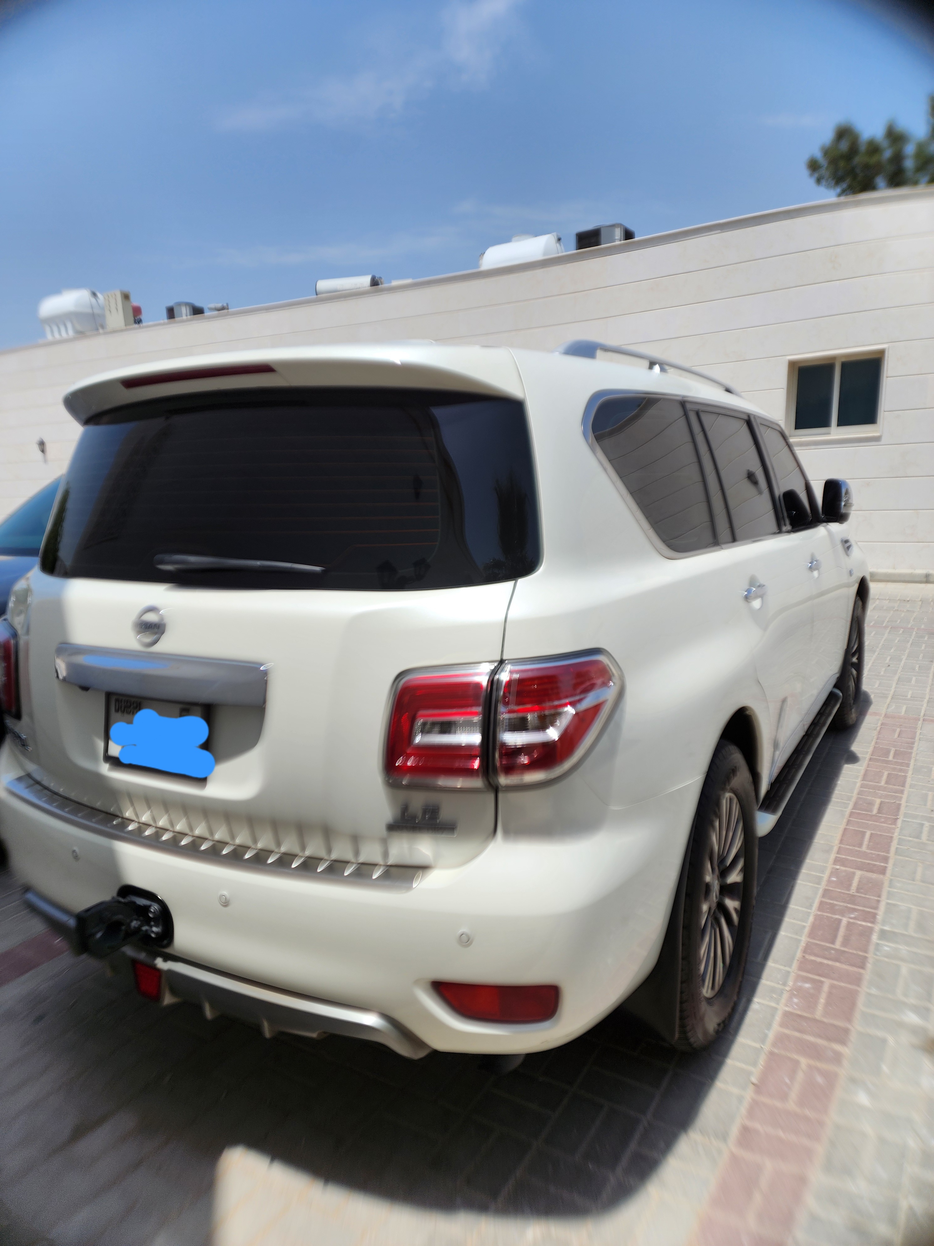 أبيض نيسان باترول V8 2017