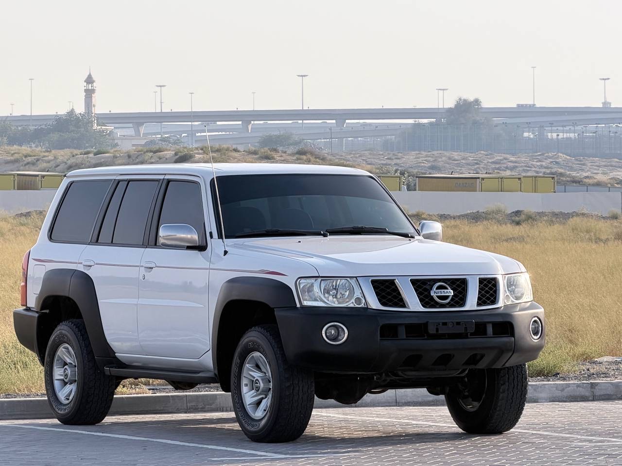 White Nissan Patrol Safari GL 2009