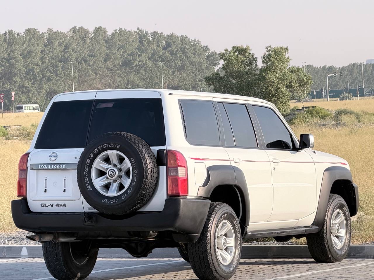 White Nissan Patrol Safari GL 2009