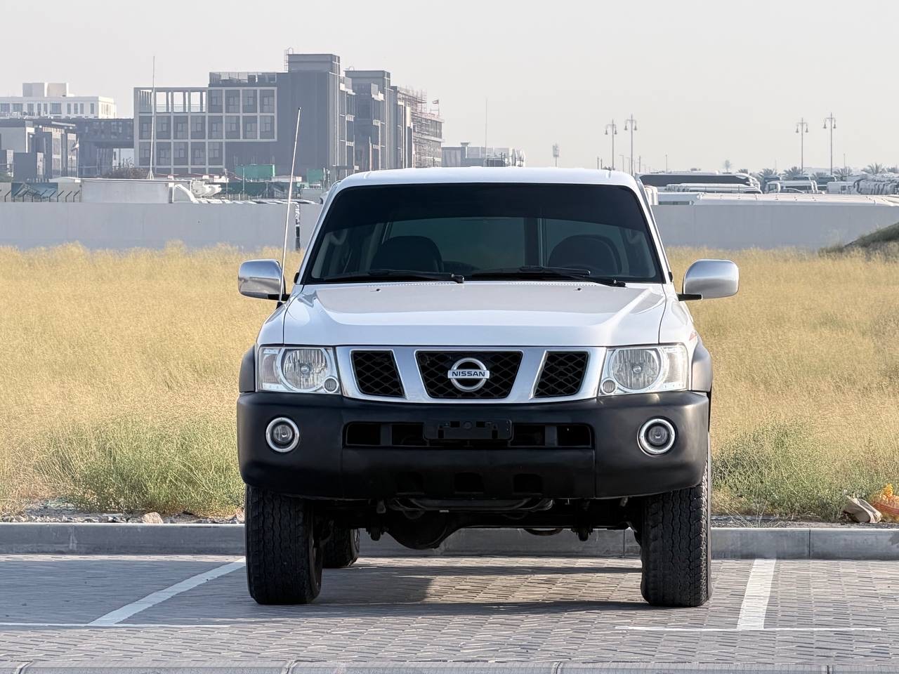 White Nissan Patrol Safari GL 2009