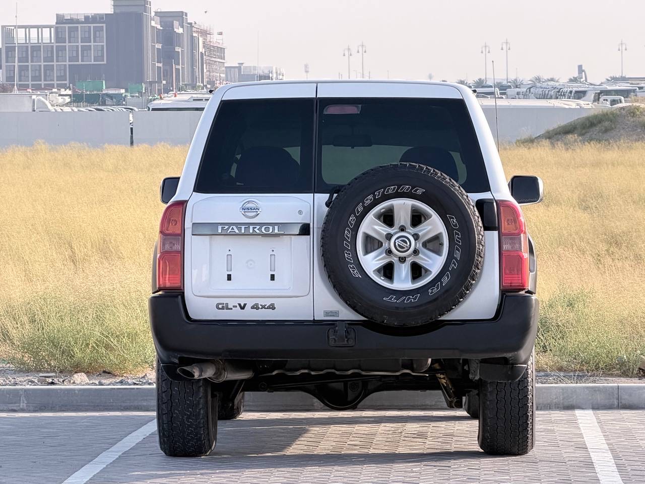 White Nissan Patrol Safari GL 2009
