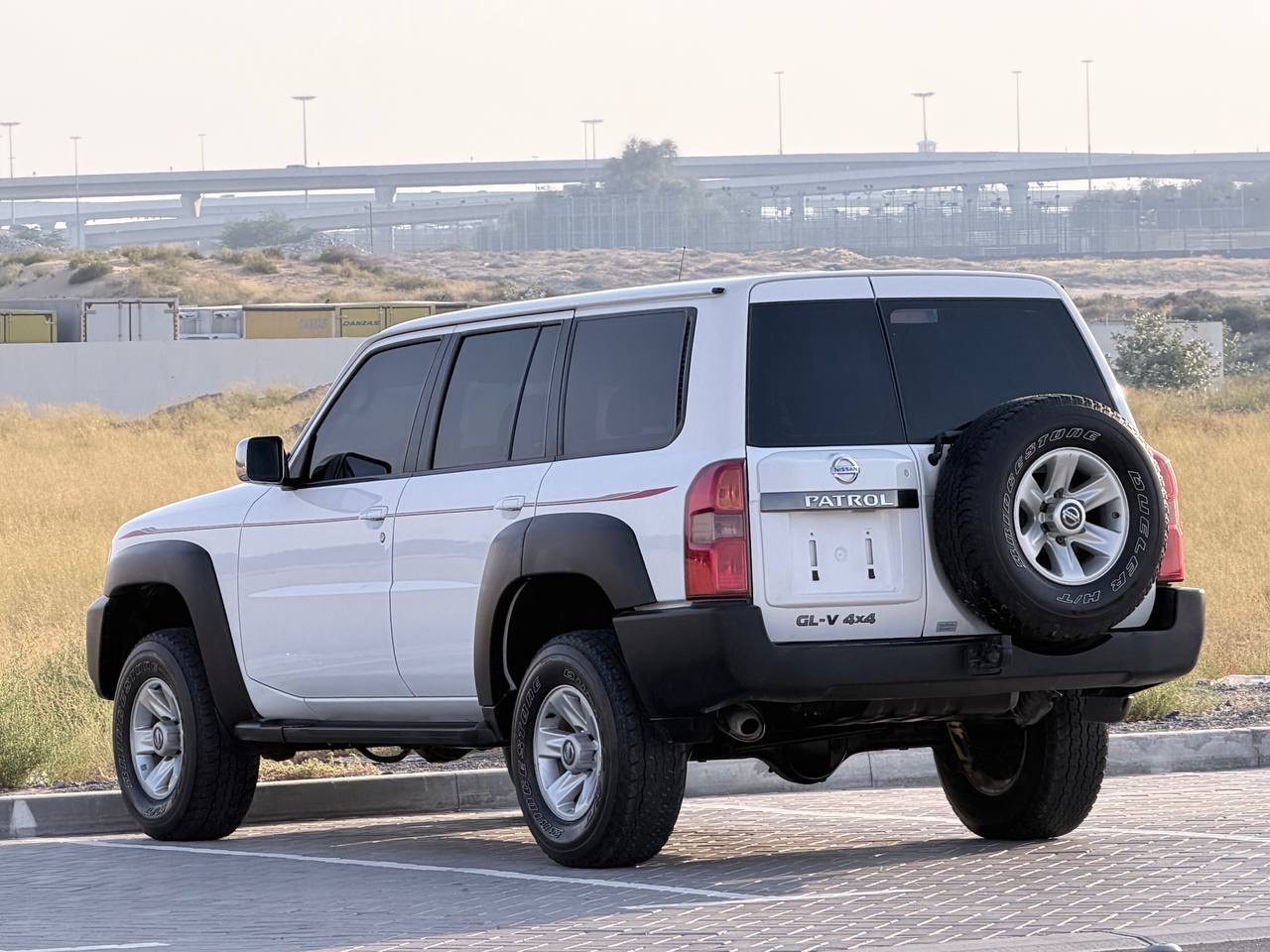 White Nissan Patrol Safari GL 2009