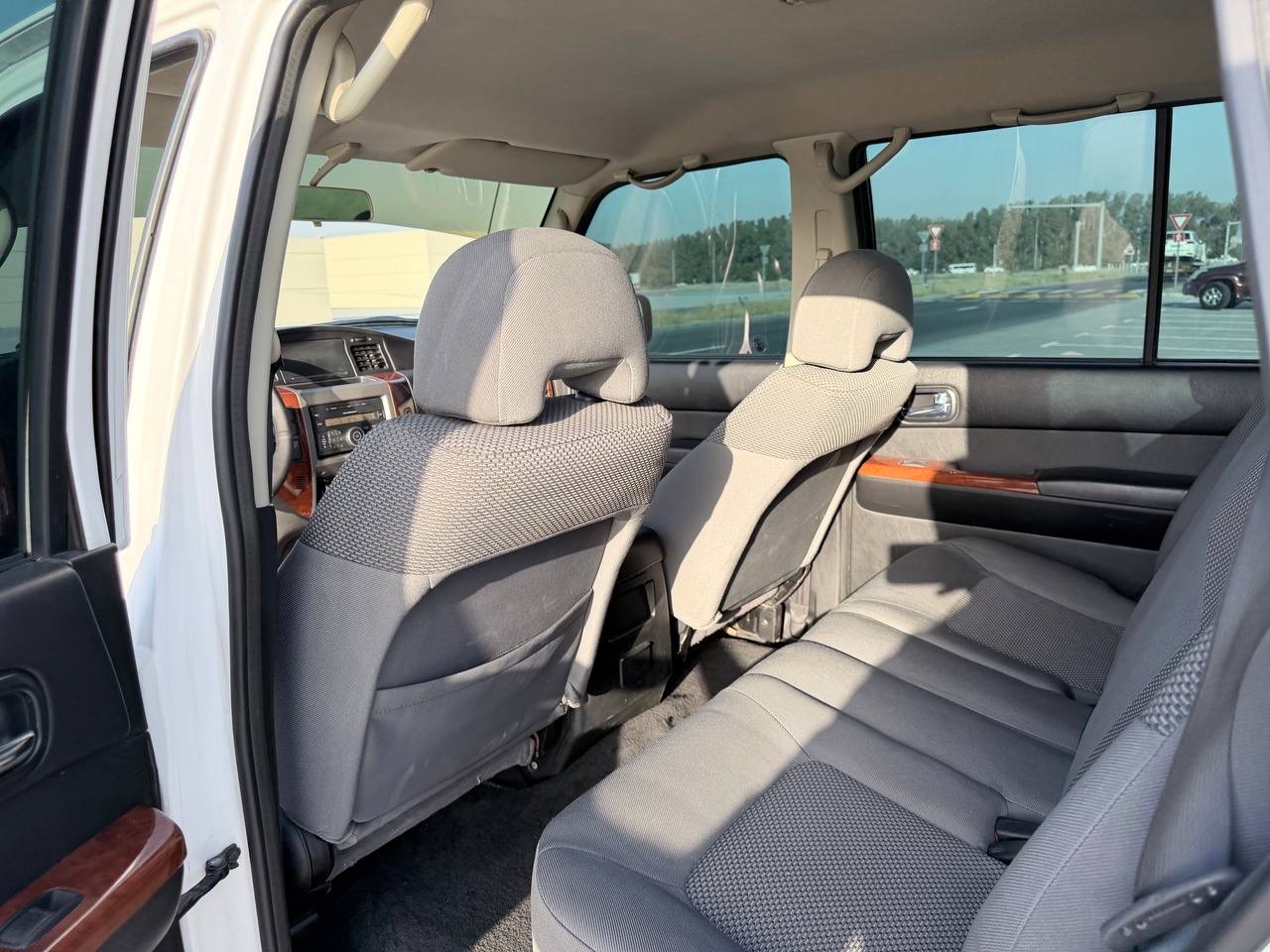 White Nissan Patrol Safari GL 2009