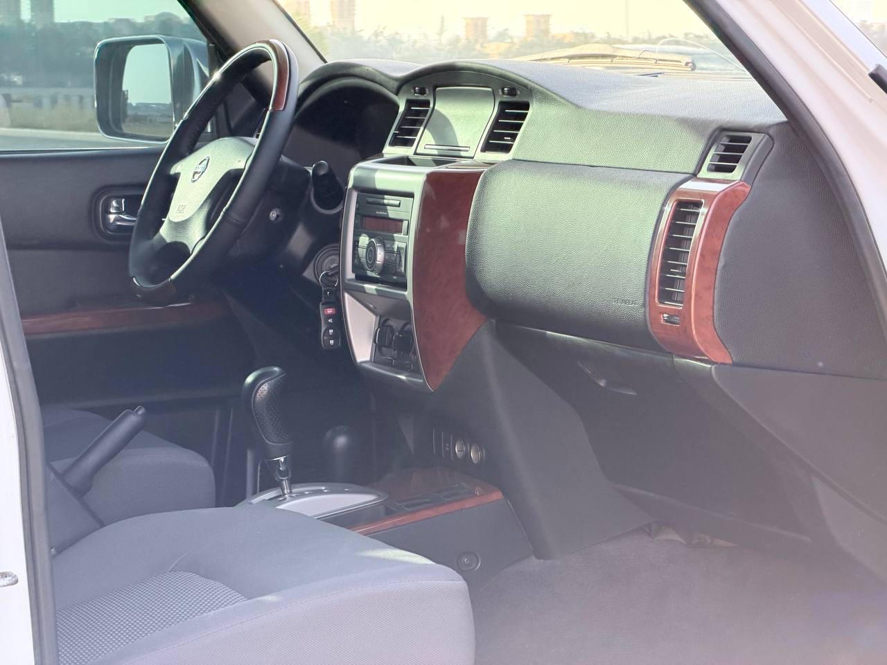 White Nissan Patrol Safari GL 2009
