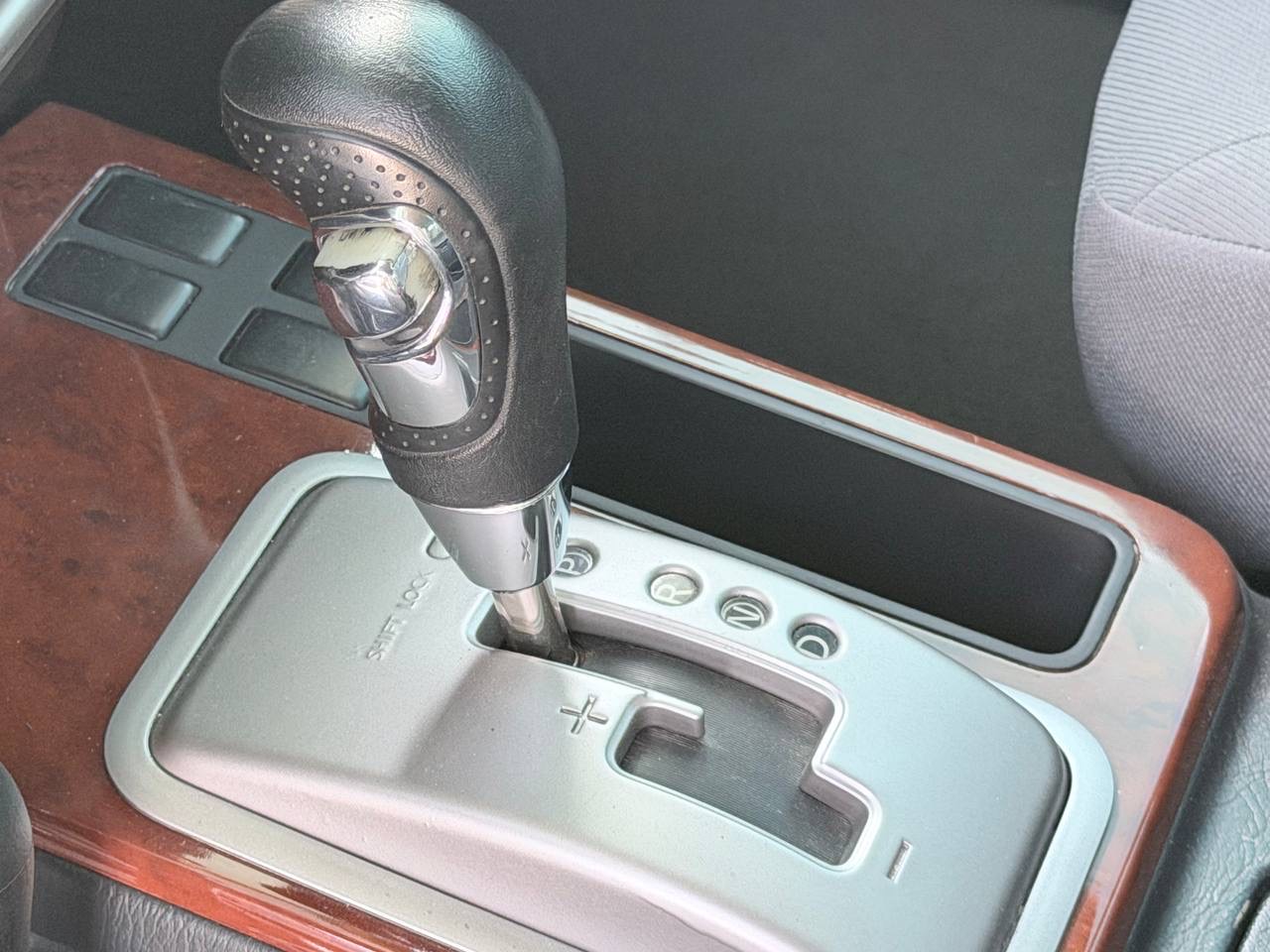 White Nissan Patrol Safari GL 2009