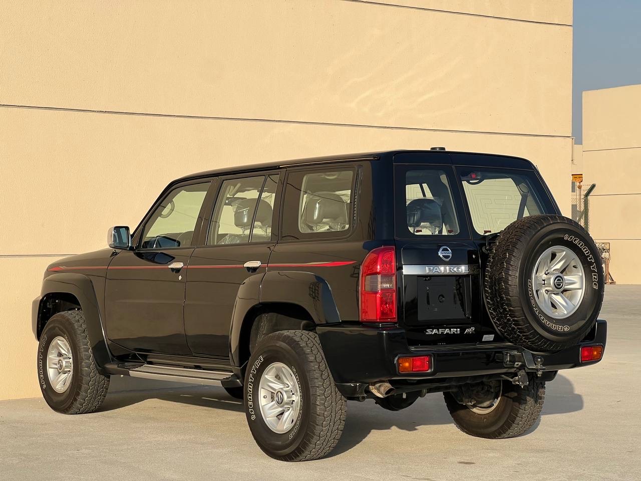 Black Nissan Patrol Safari Safari 2021