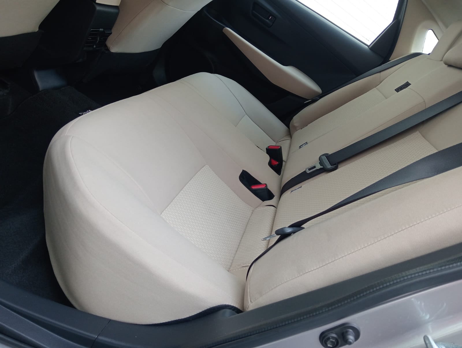 Silver Toyota Yaris SE 2023