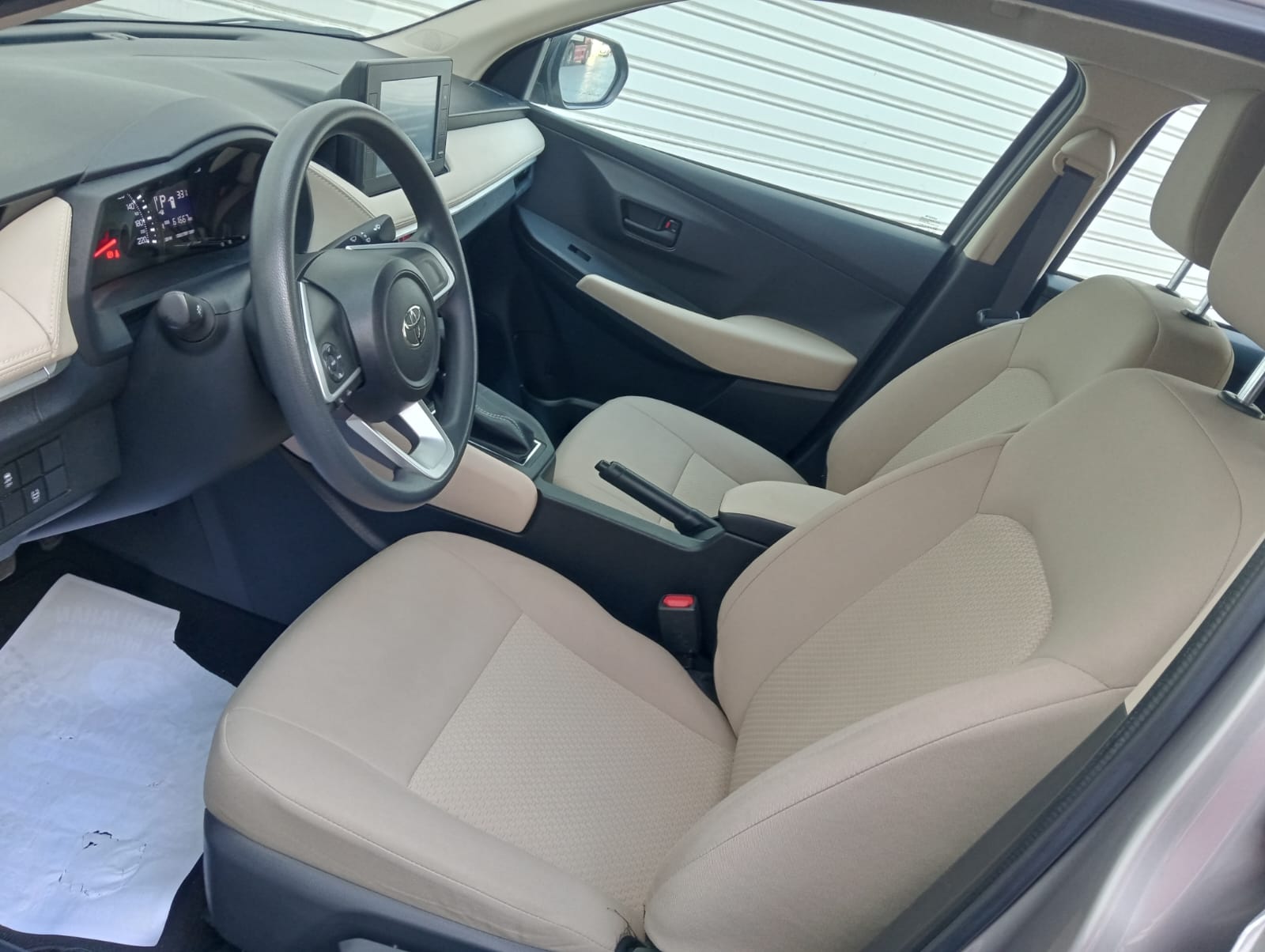 Argent Toyota Yaris SE 2023