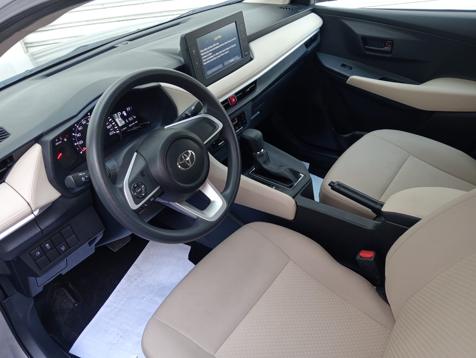 Silver Toyota Yaris SE 2023