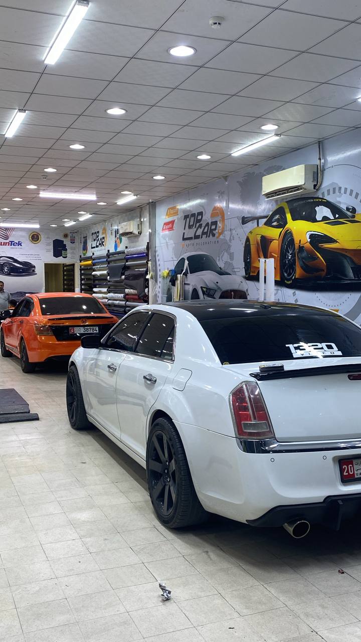 White Chrysler 300C 2014