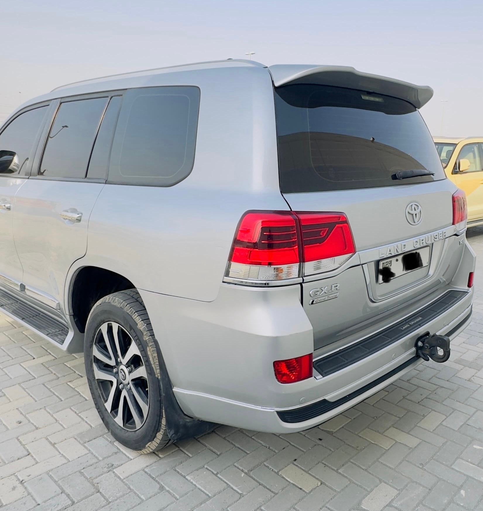 Argent Toyota Land Cruiser 5.7L 2019