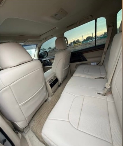 Silber Toyota Land Cruiser 4.0L 2018