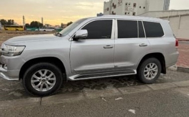 Silber Toyota Land Cruiser 4.0L 2018