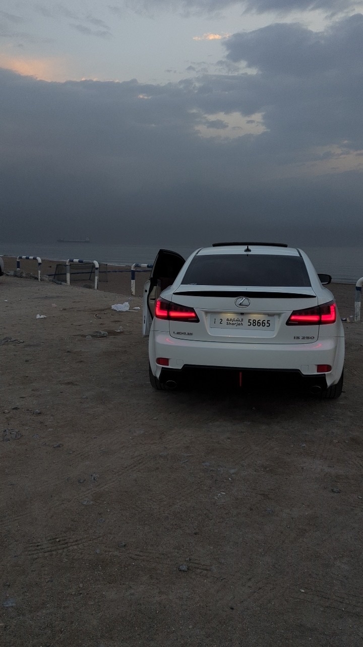 Белый Lexus IS 250 2009