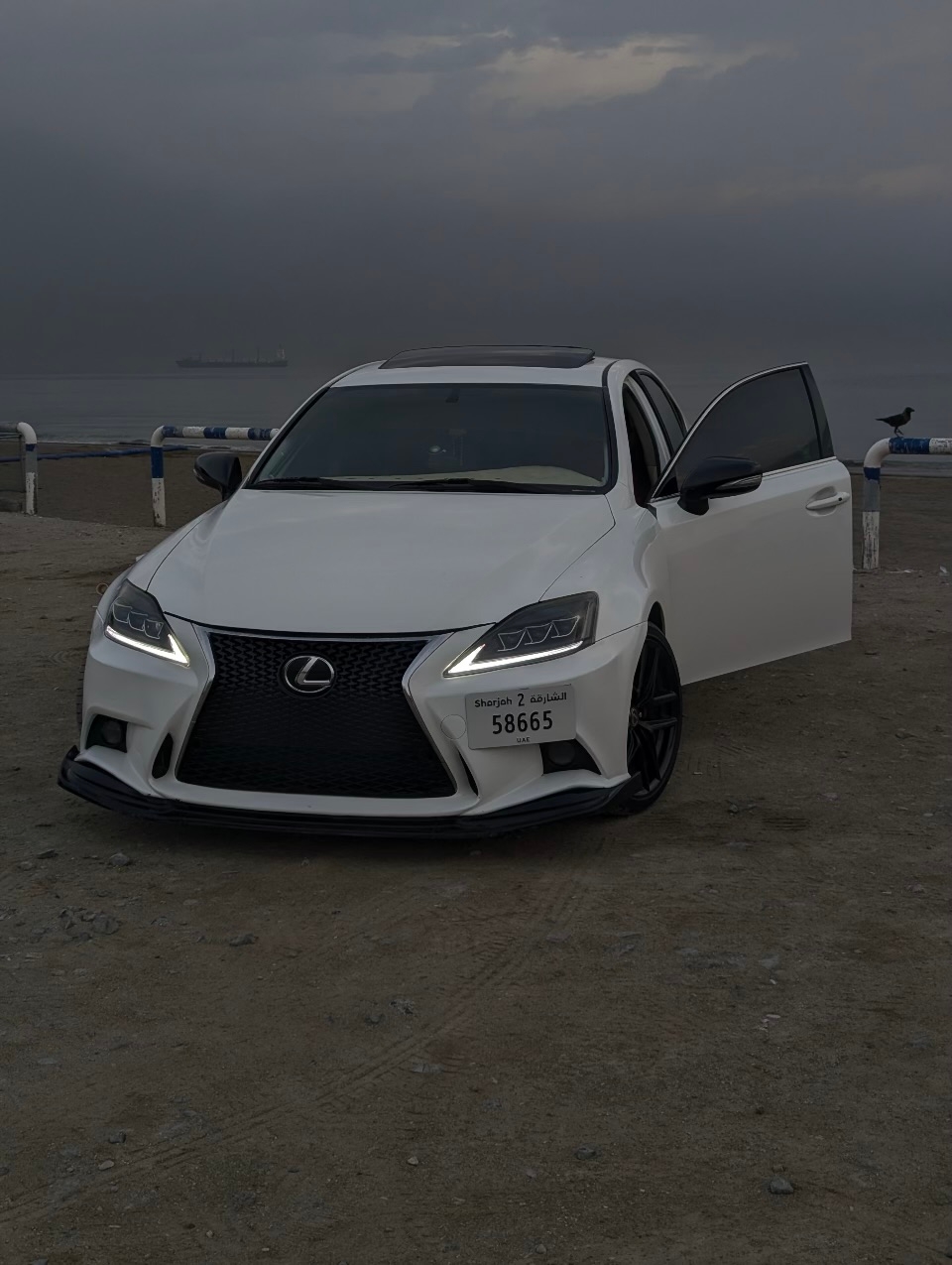 Белый Lexus IS 250 2009