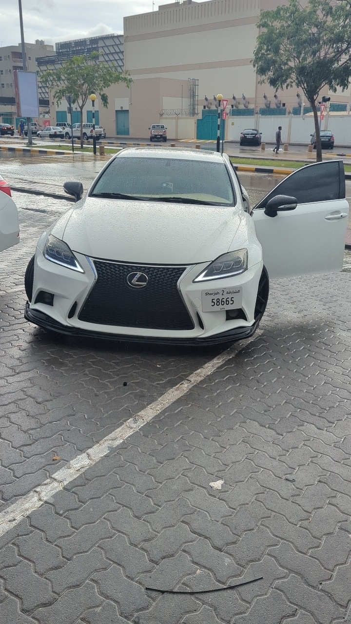 Белый Lexus IS 250 2009