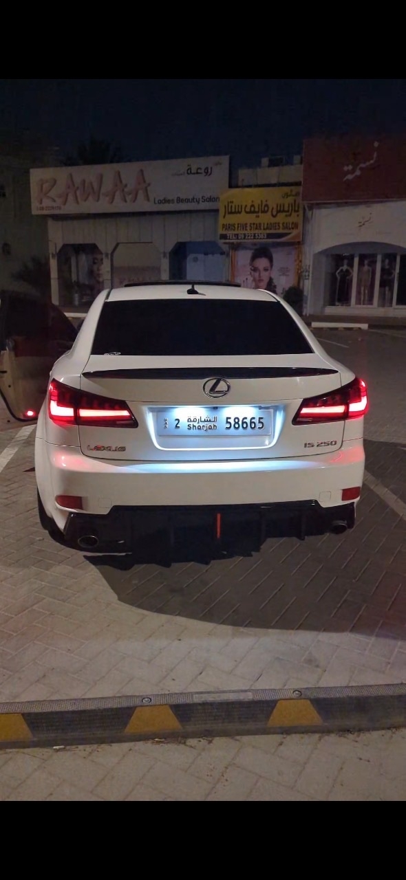 Белый Lexus IS 250 2009
