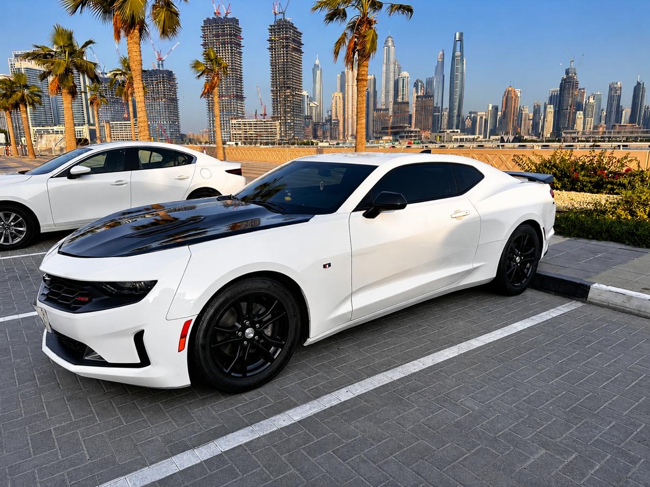 Черный Chevrolet Camaro LT 2021 год