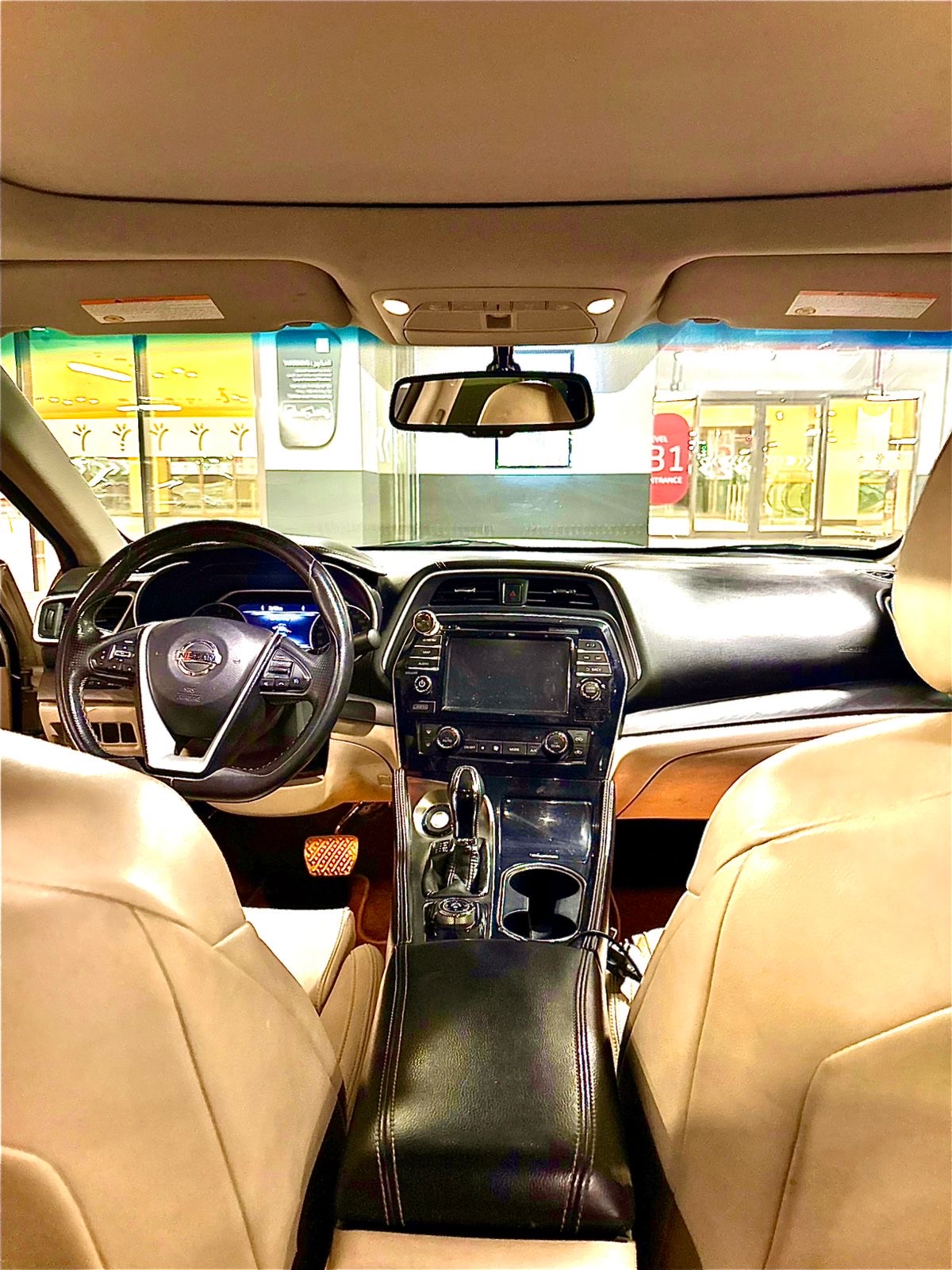 wit Nissan Maxima 3.5 SV 2018