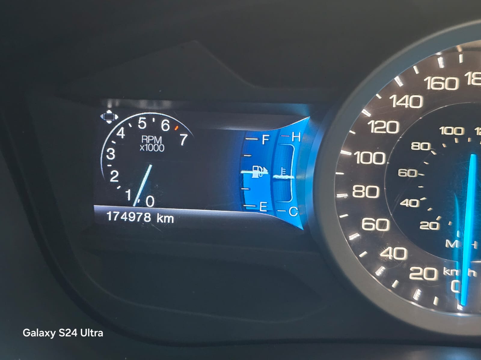 Blanc Ford Explorer XLT 2014