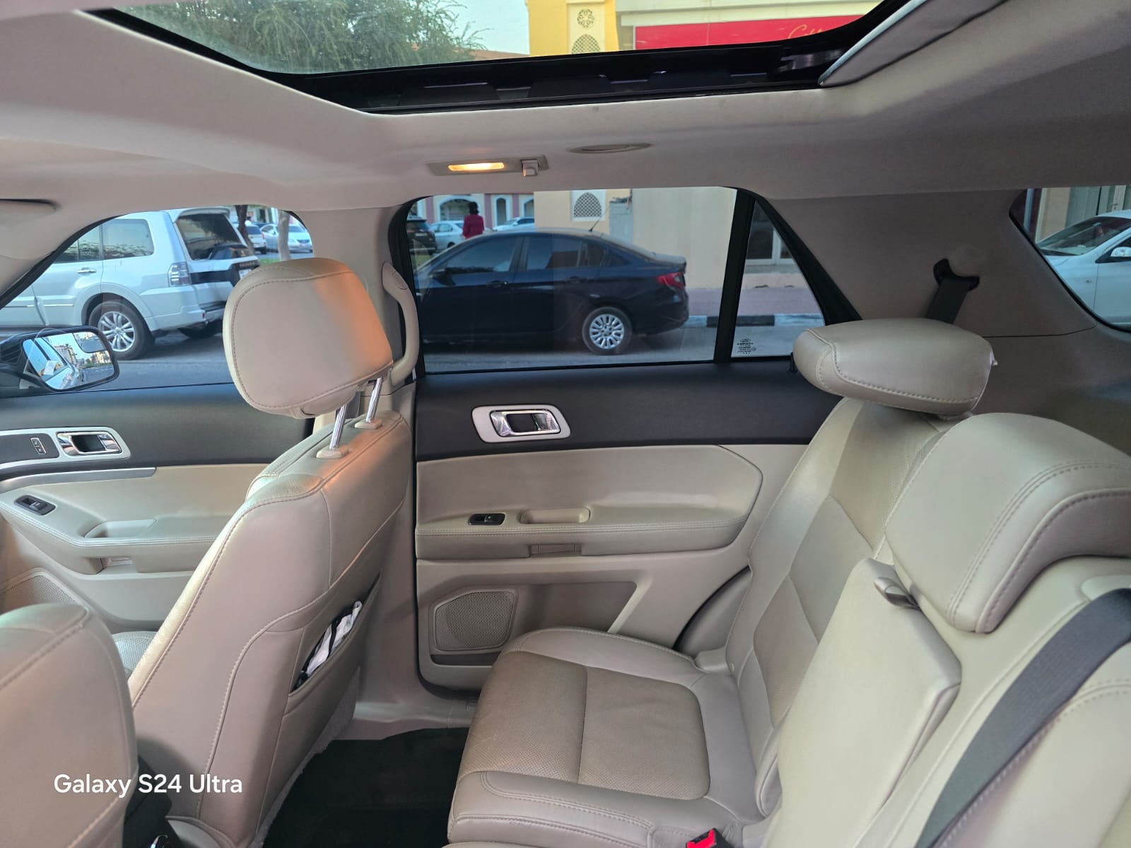 Blanc Ford Explorer XLT 2014