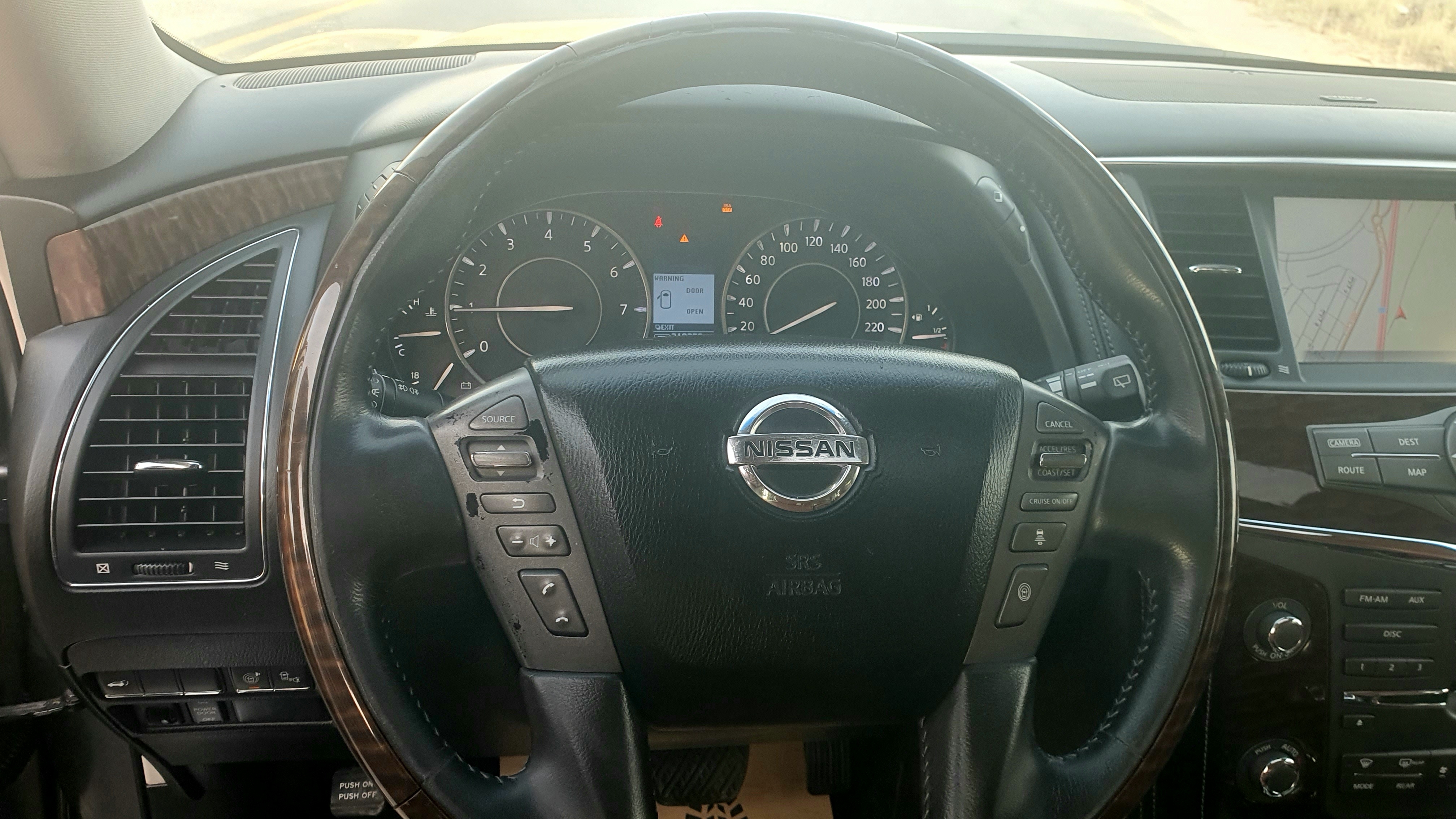 Gri Nissan Patrol LE Platinum 2014