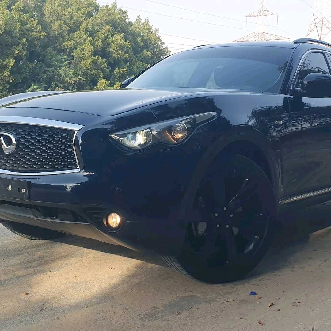 Blue Infiniti QX70 Luxury Plus 2020