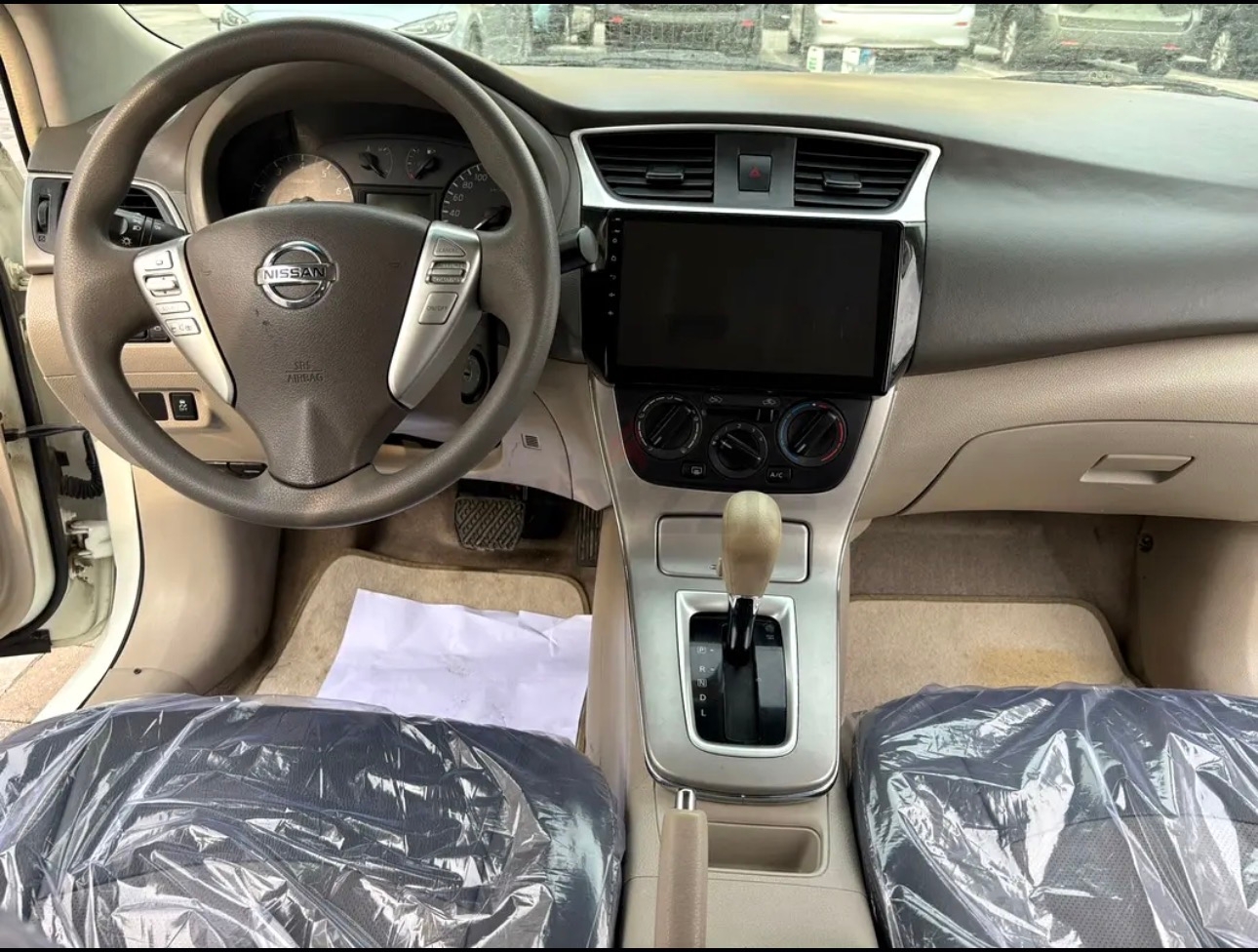 Weiß Nissan Sentra 1.8 2020
