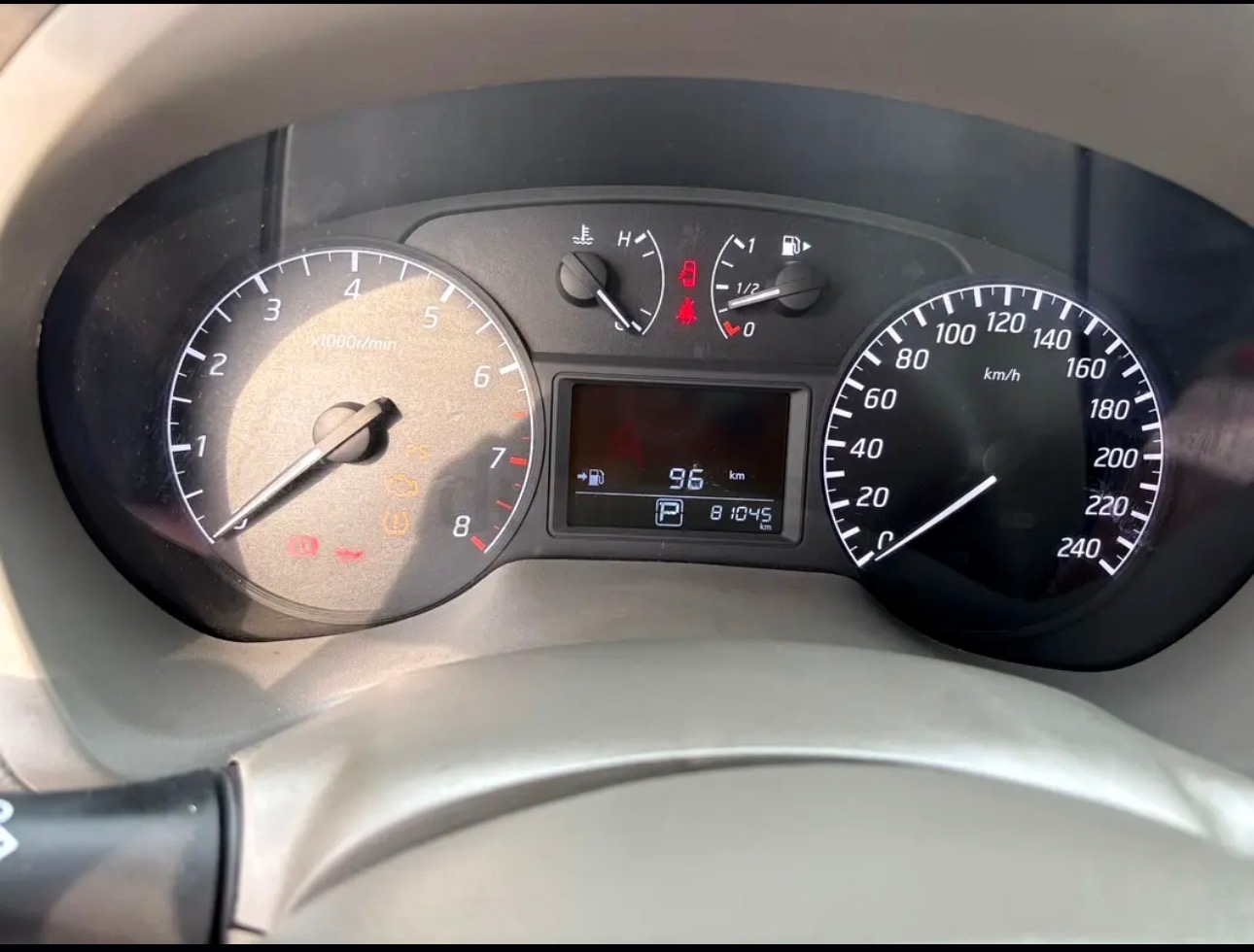 Weiß Nissan Sentra 1.8 2020