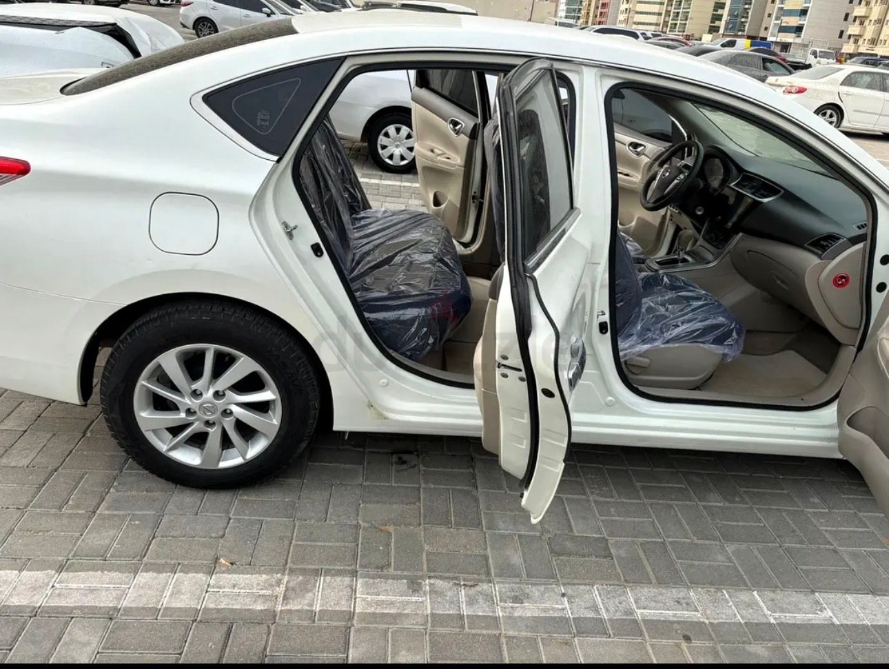 Weiß Nissan Sentra 1.8 2020
