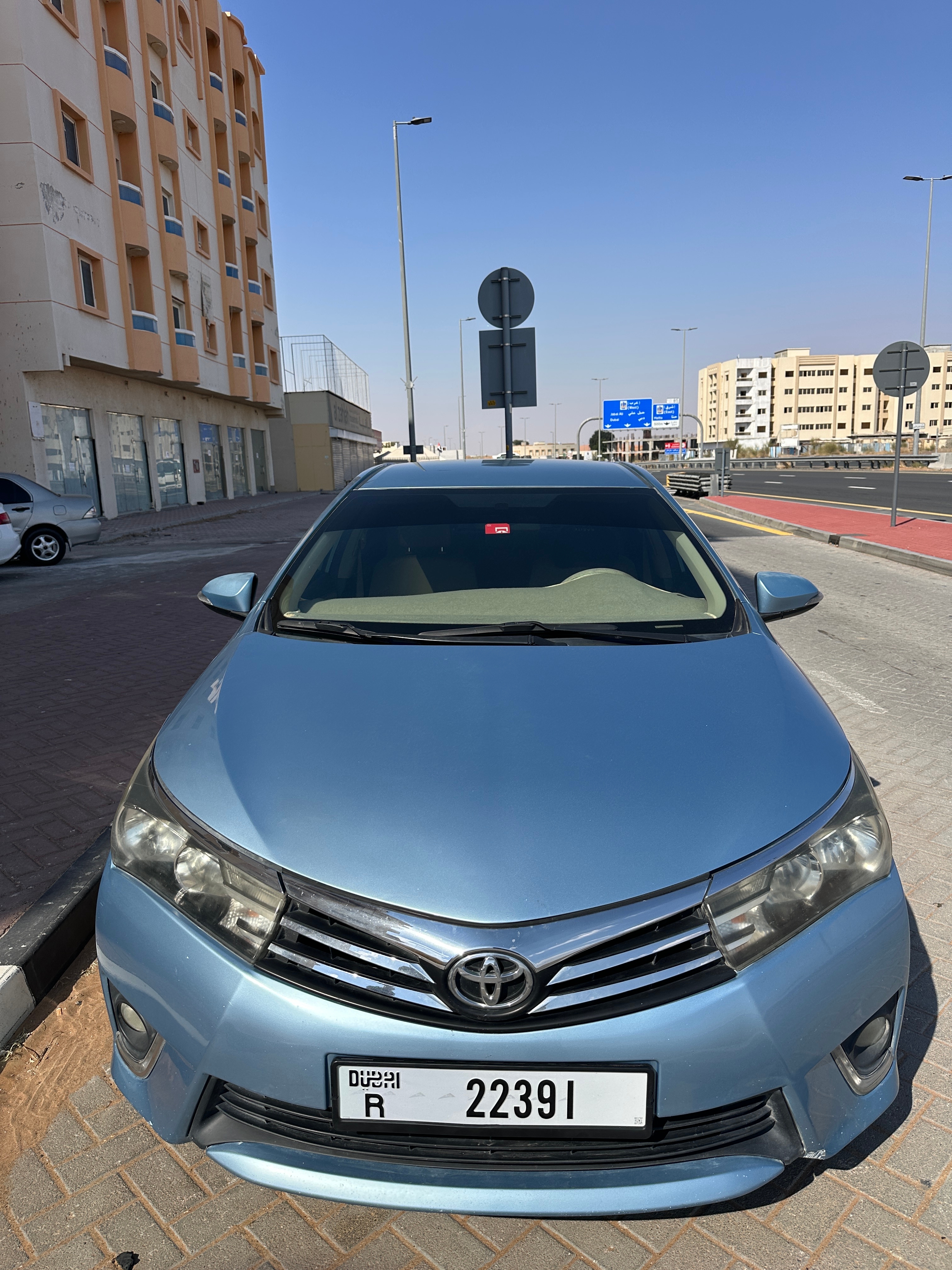 Blau Toyota Corolla SE+ 2015