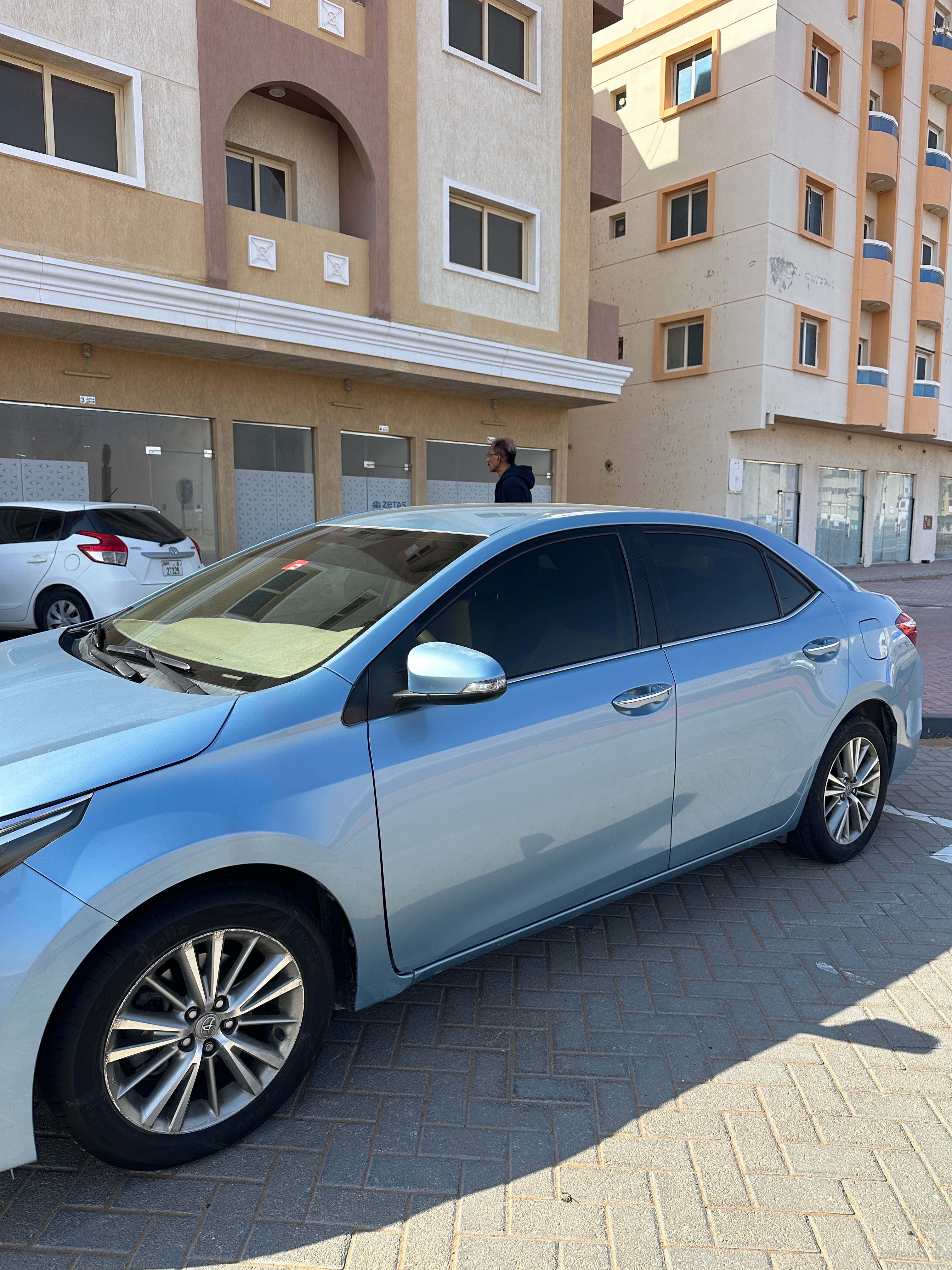 Blau Toyota Corolla SE+ 2015