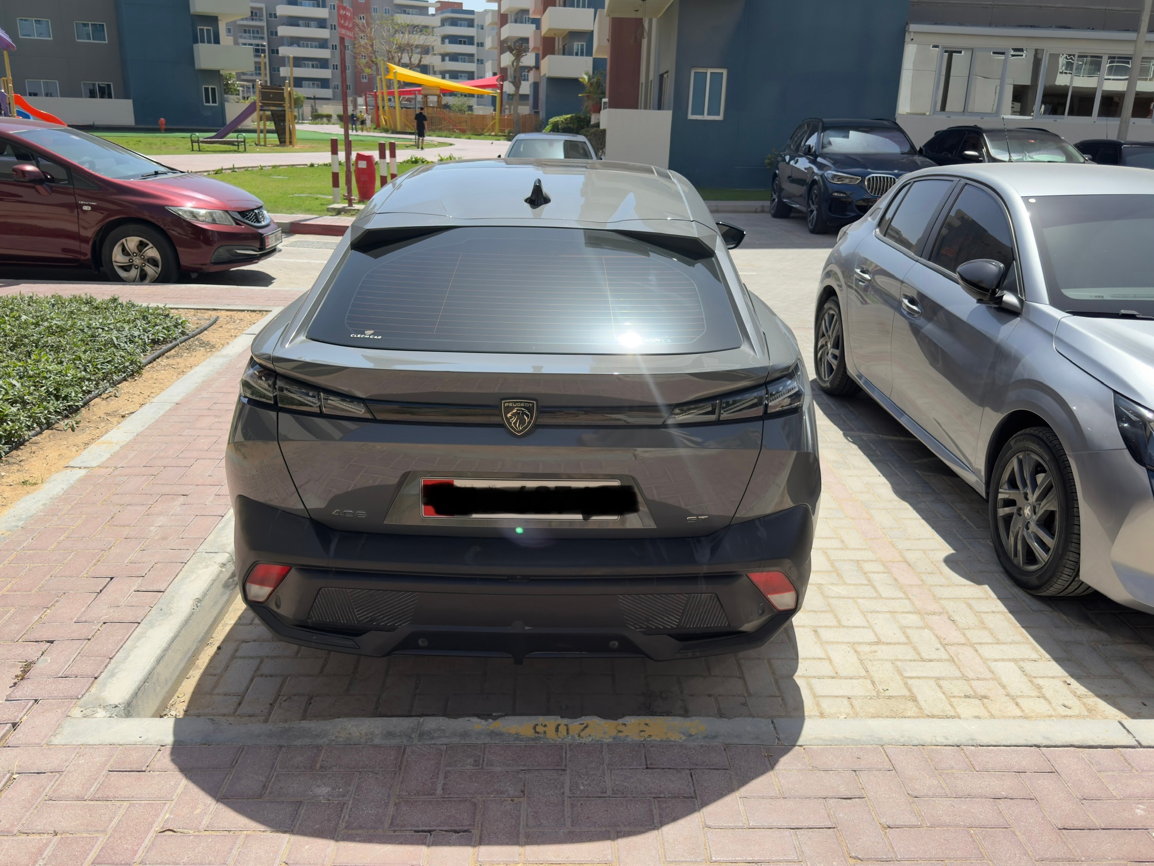 灰色的 标致 408 GT Line 2024年