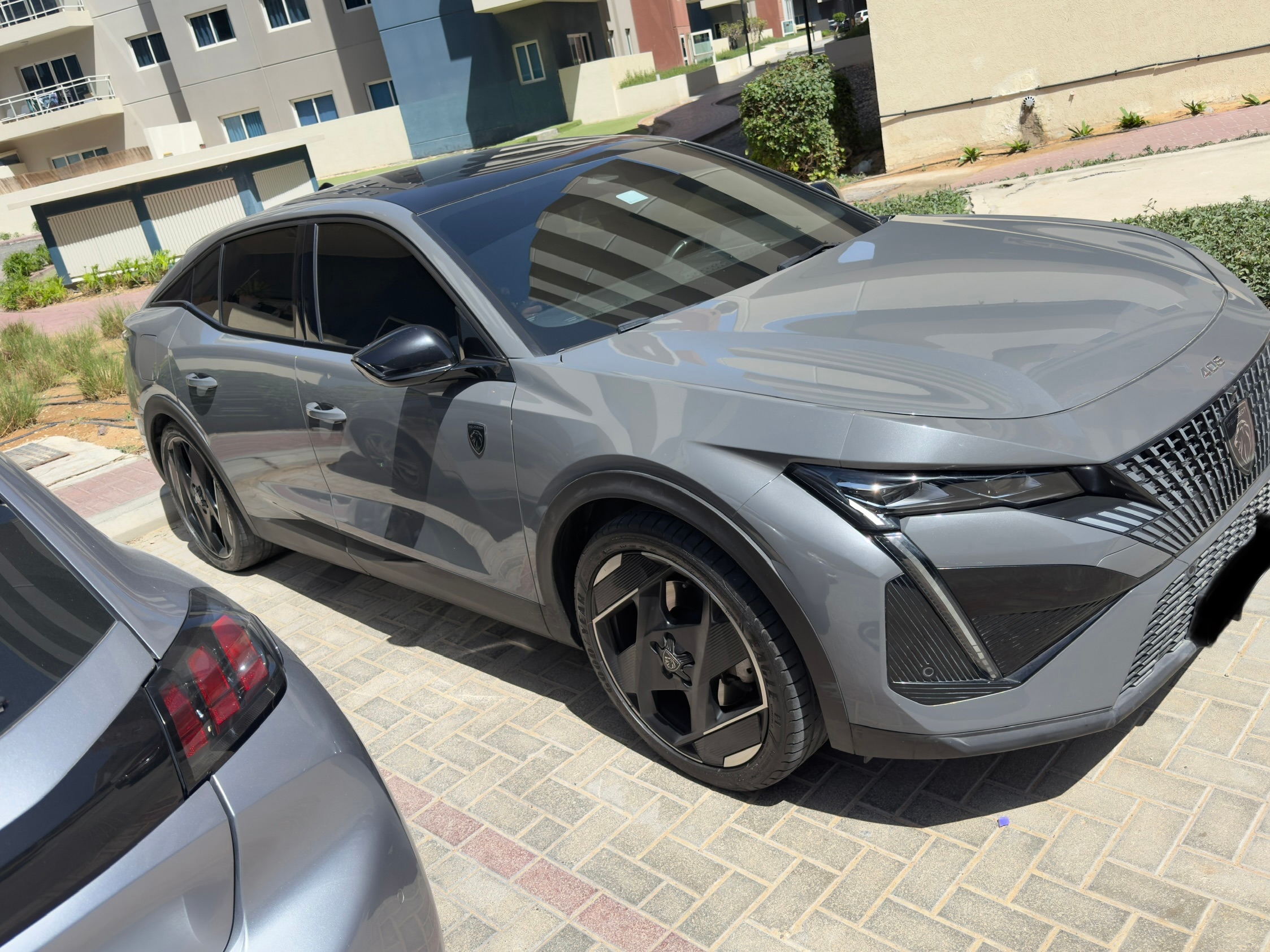灰色的 标致 408 GT Line 2024年