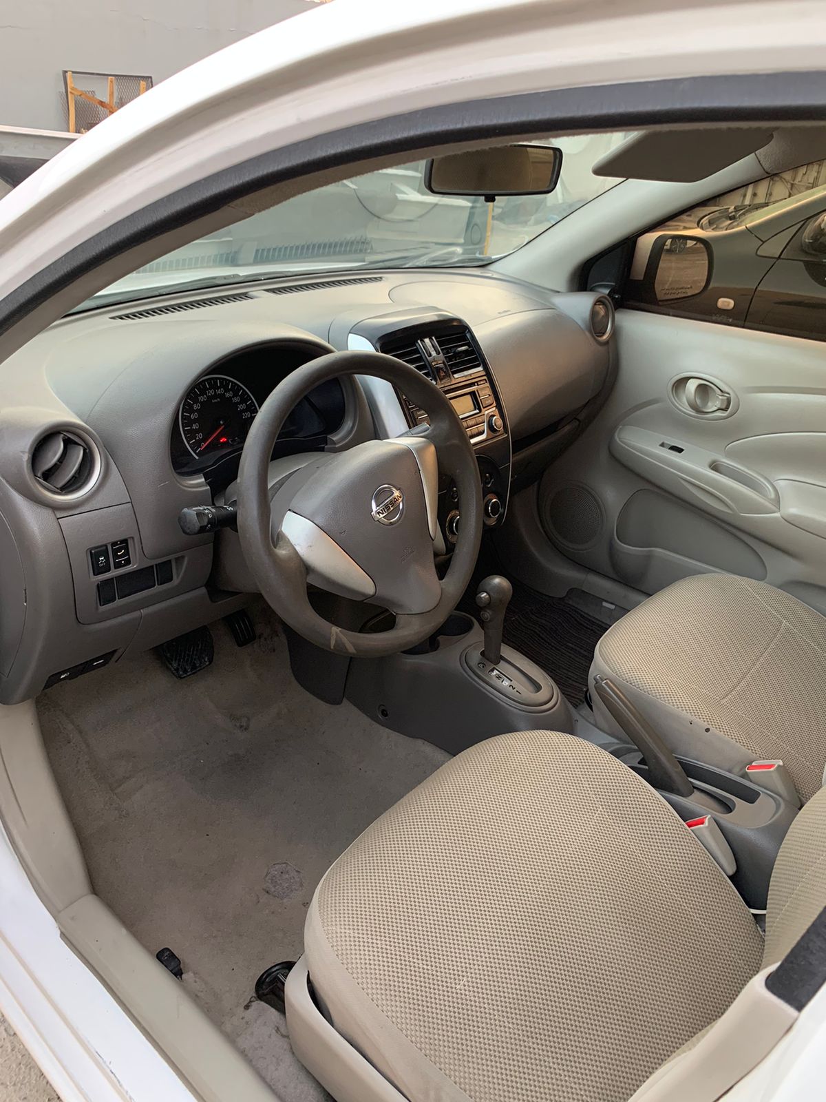 wit Nissan Sunny S 2019