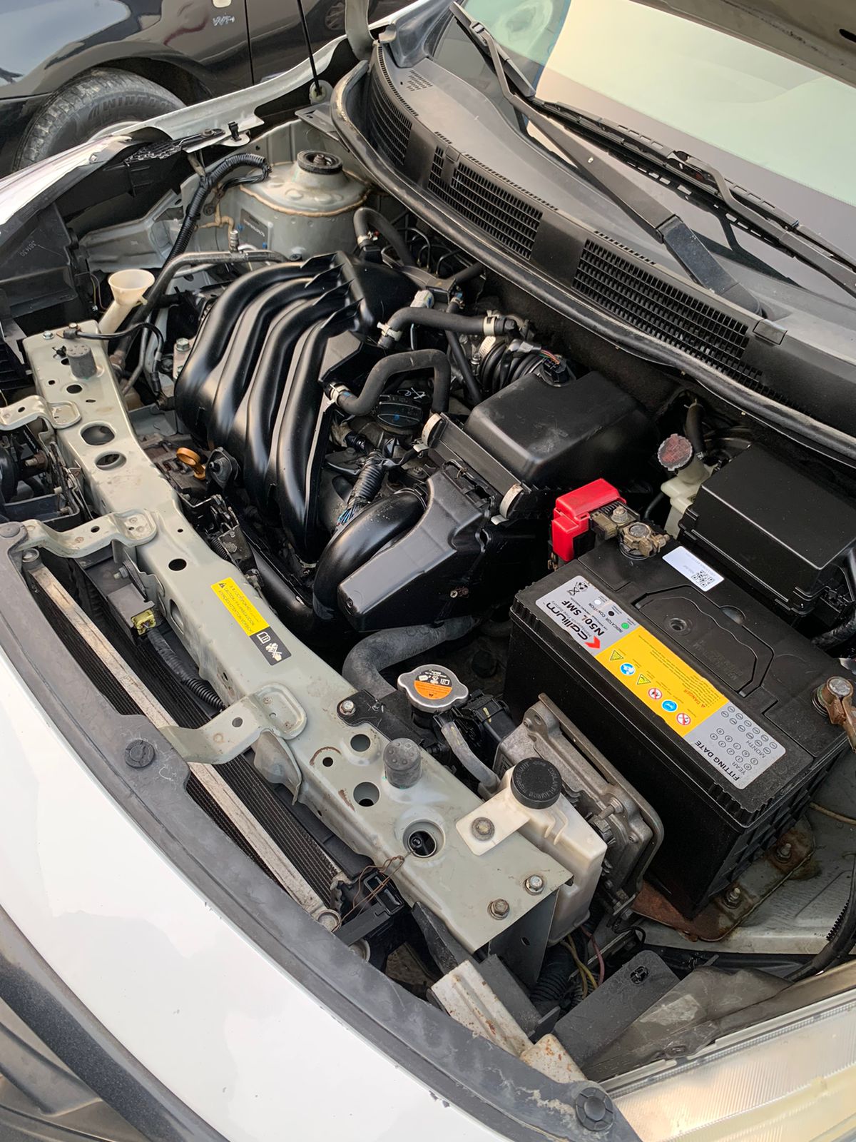wit Nissan Sunny S 2019