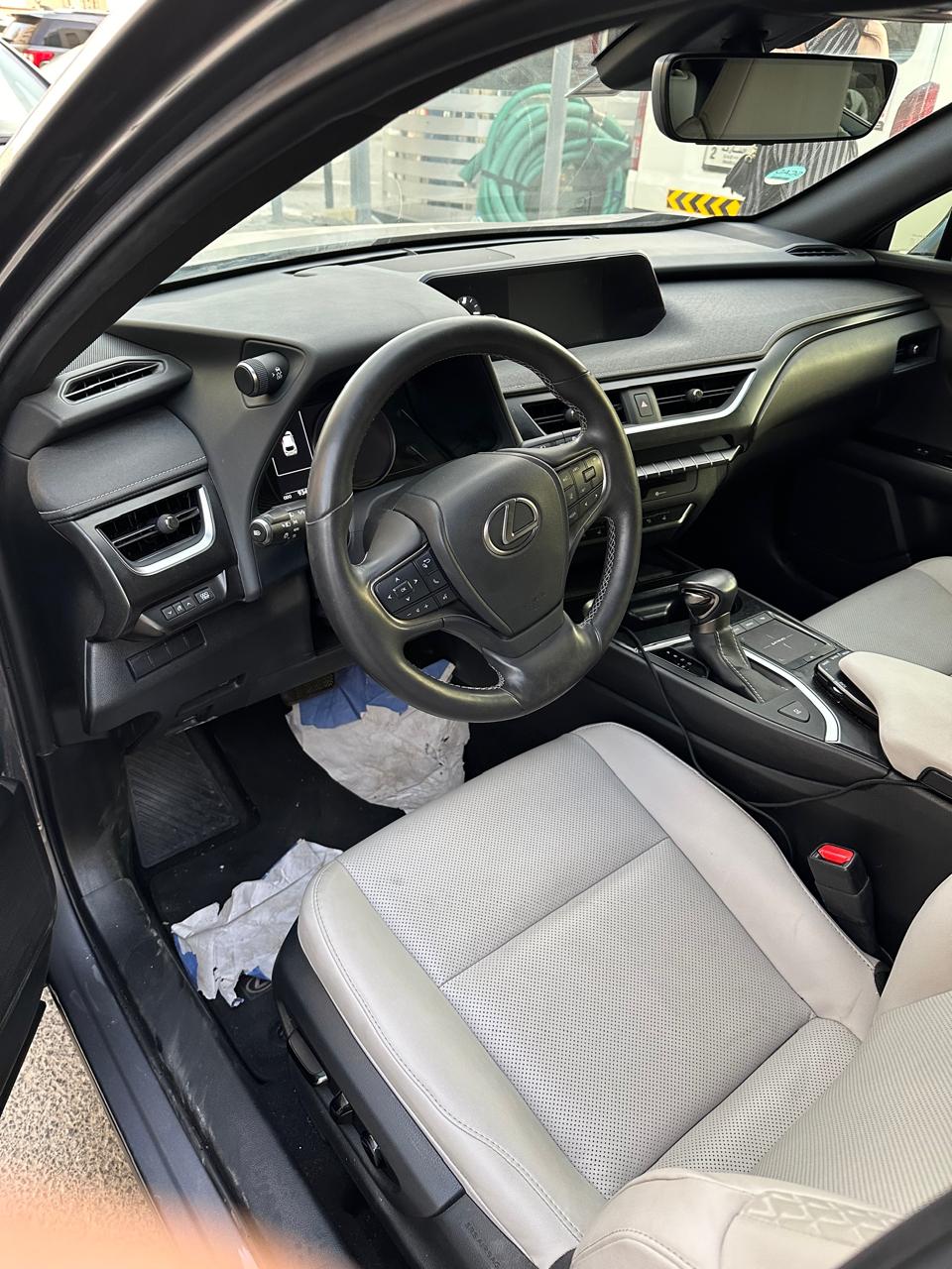 Gri Lexus UX 200 Premier 2021