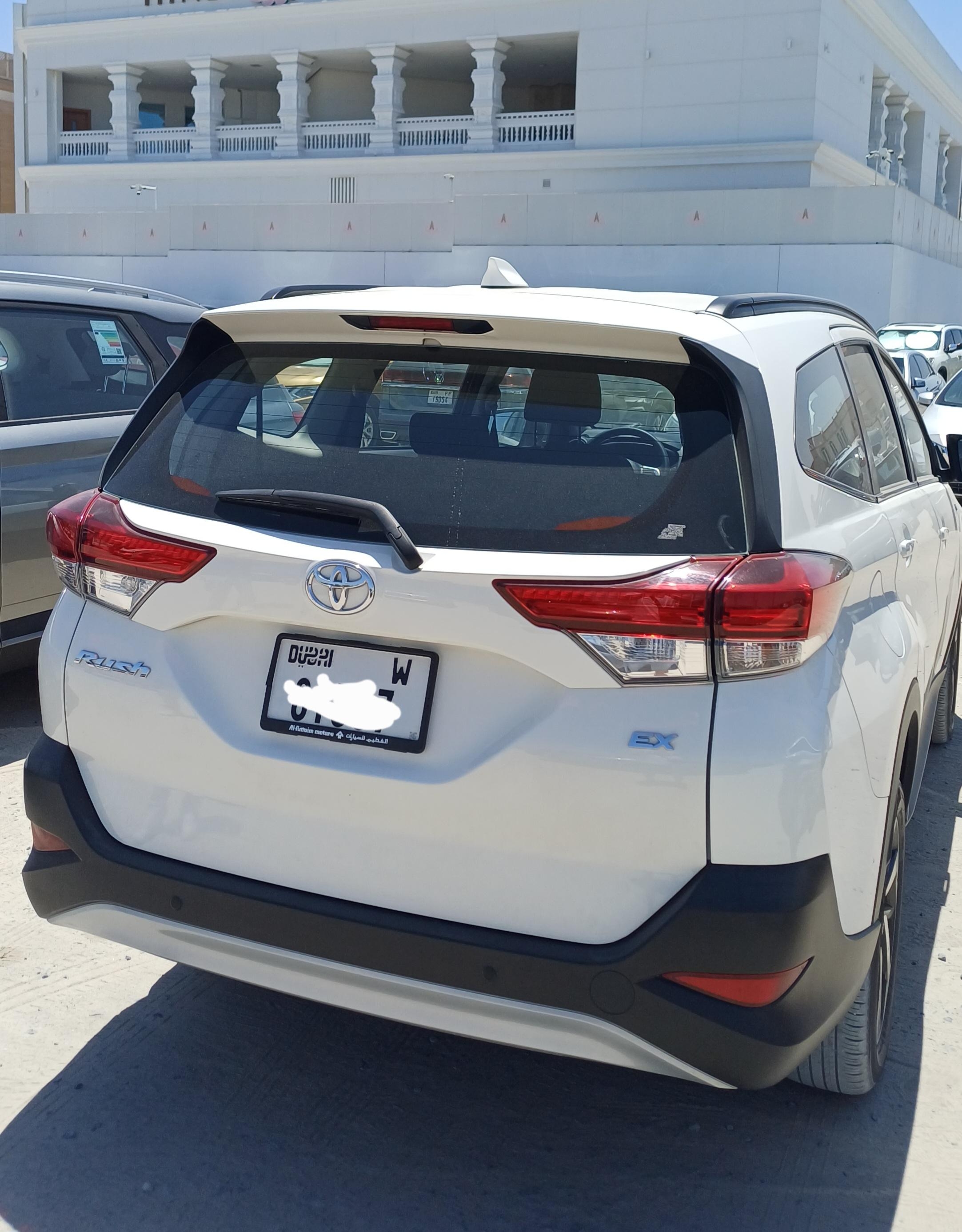 Белый Toyota Rush EX 2023 год